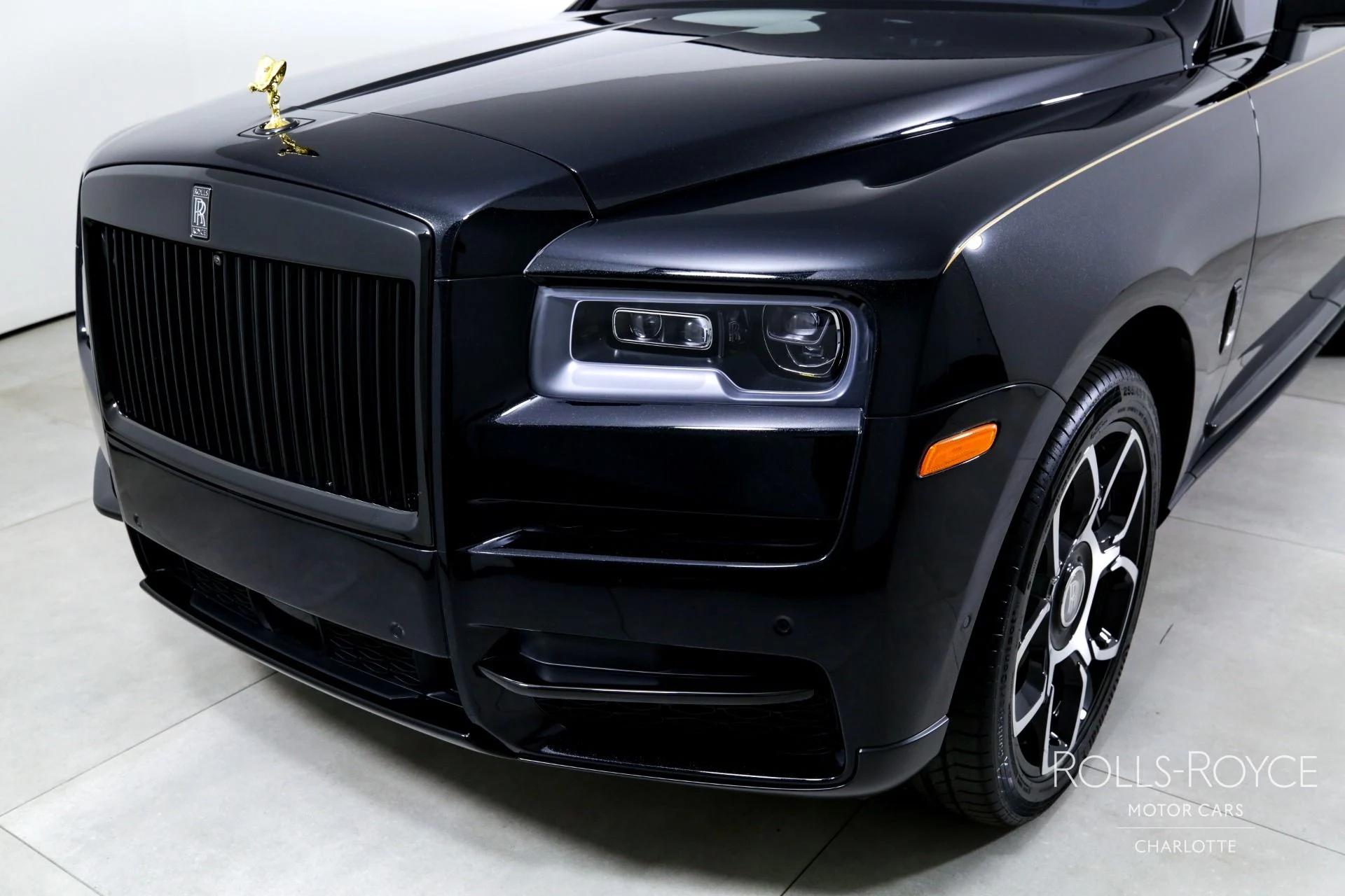 mph048_2561647584_Used_2024_Rolls_Royce_Black_Badge_Cullinan_1746544897_0919337649