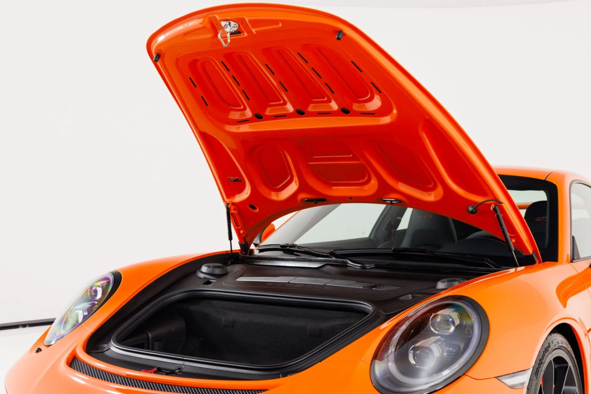 mph048_2568785647_Used_2018_Porsche_911_GT_3_1785880191_a94792eb1a