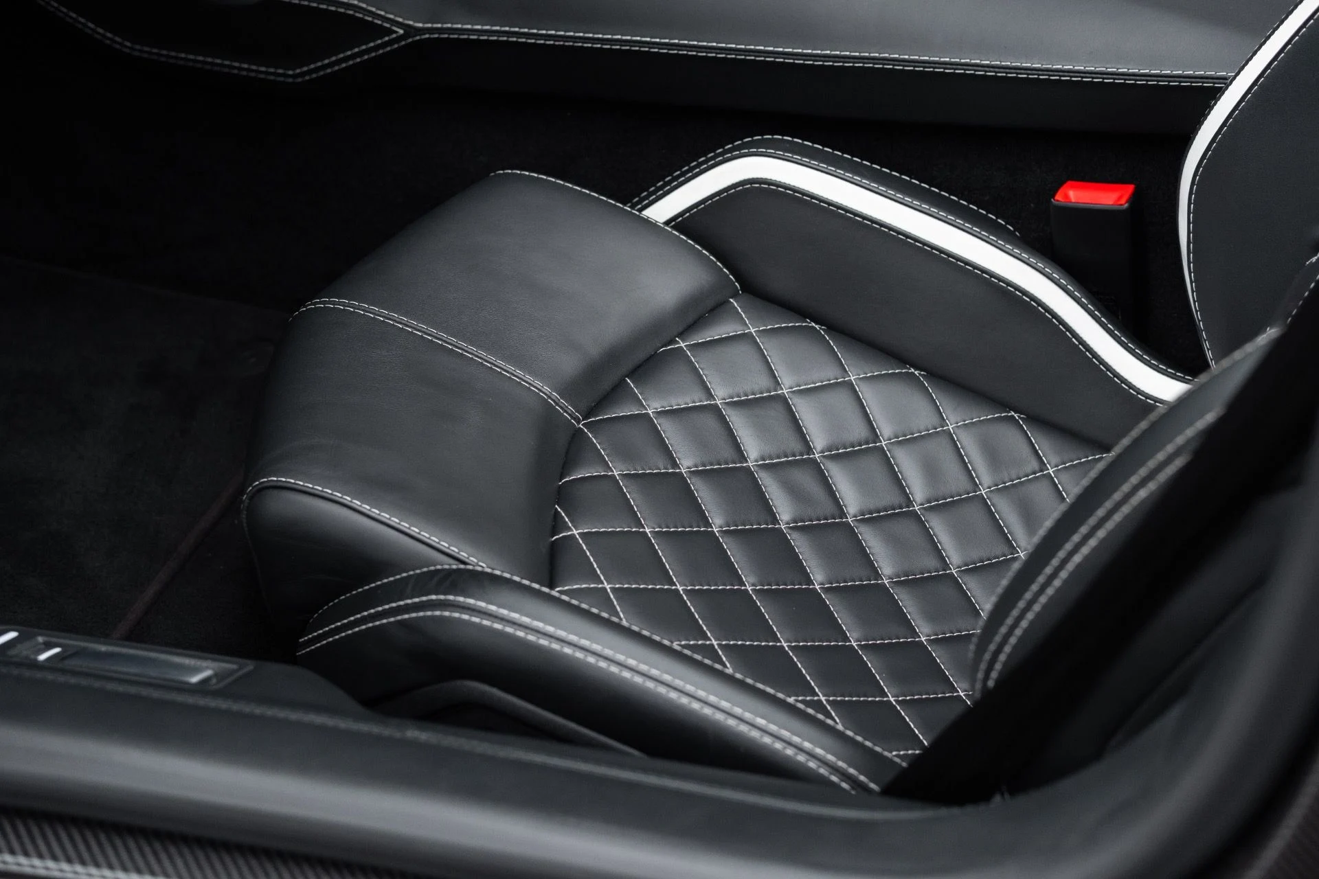 mph048_2647581207_Used_2018_Lamborghini_Aventador_Roadster_LP_740_4_S_1770343320_ce0aa42eaf