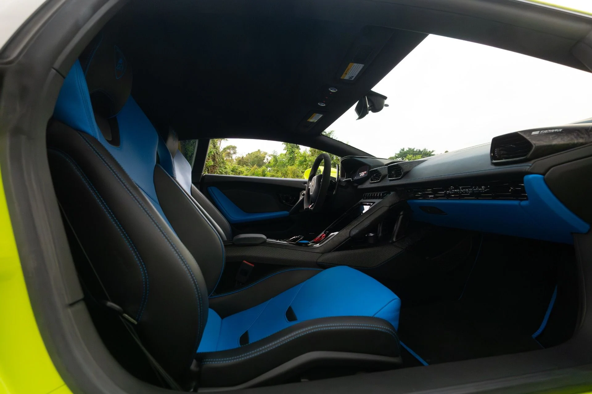 mph048_2654756129_Used_2020_Lamborghini_Huracan_EVO_1764467733_ca9416ac53