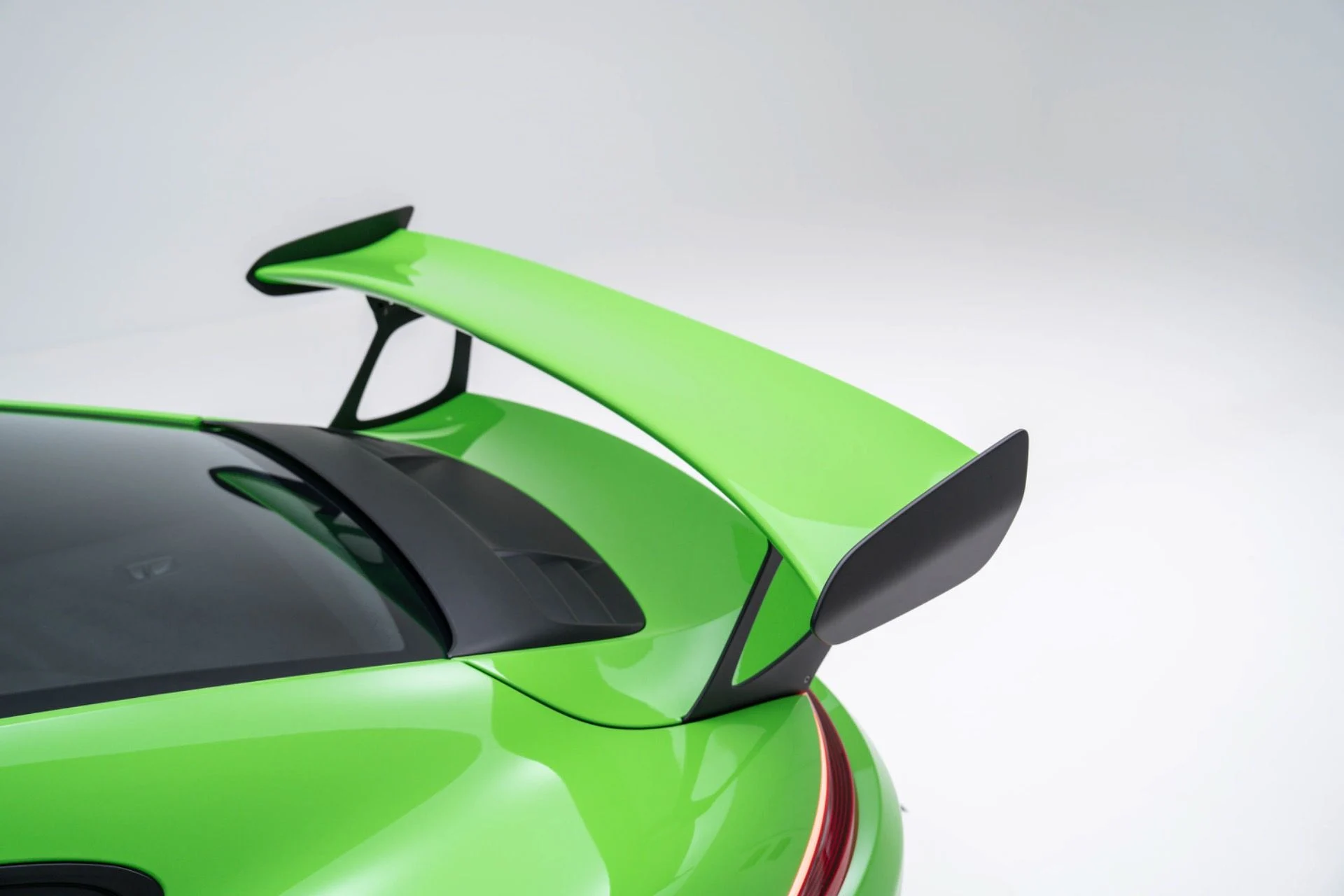 mph048_2668288996_Used_2019_Porsche_911_GT_3_RS_1774471173_40a5d876f0