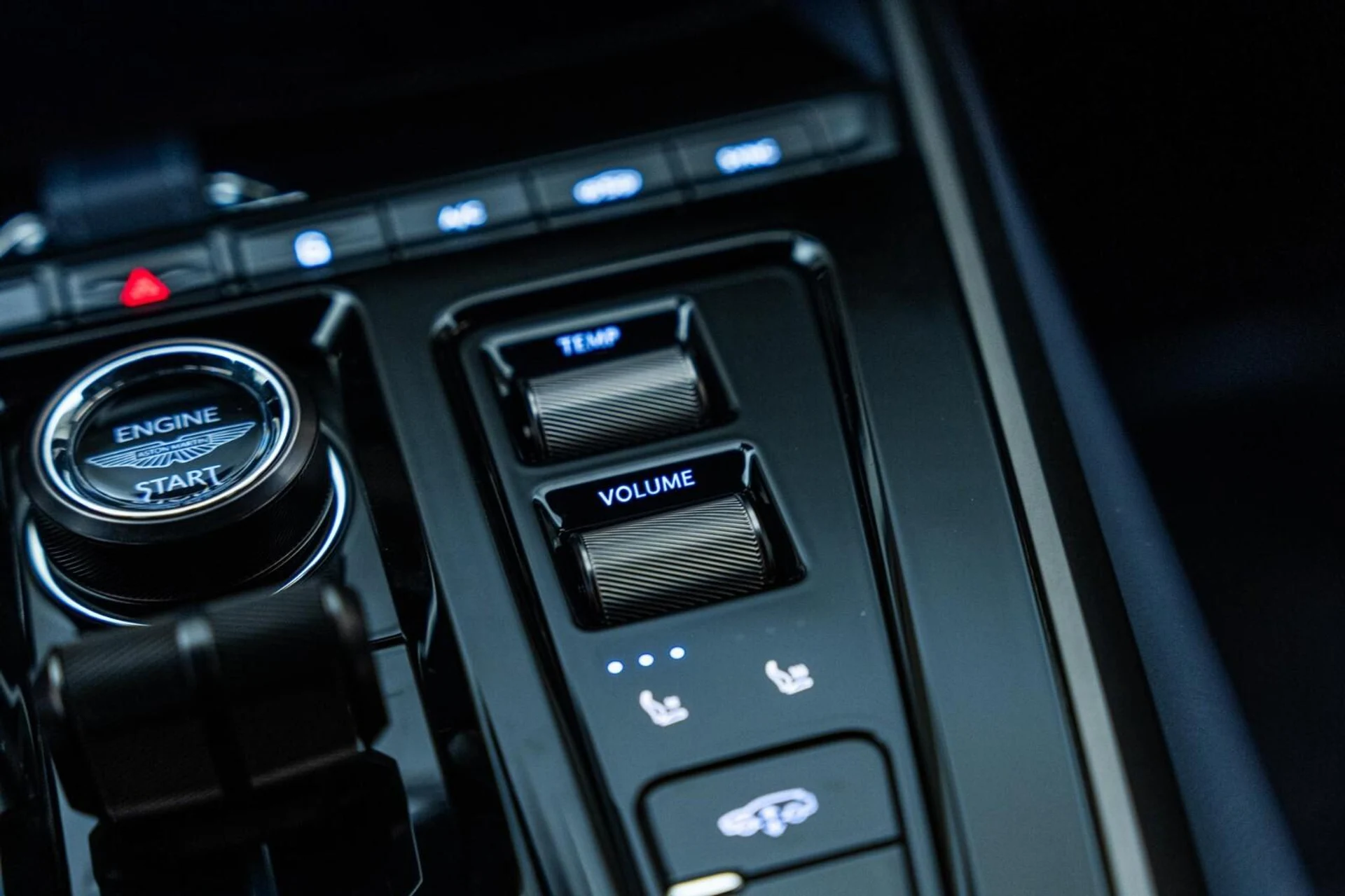 mph048_268166180_New_2025_Aston_Martin_DBX_707_AWD_1744624328_24dd5d7efe