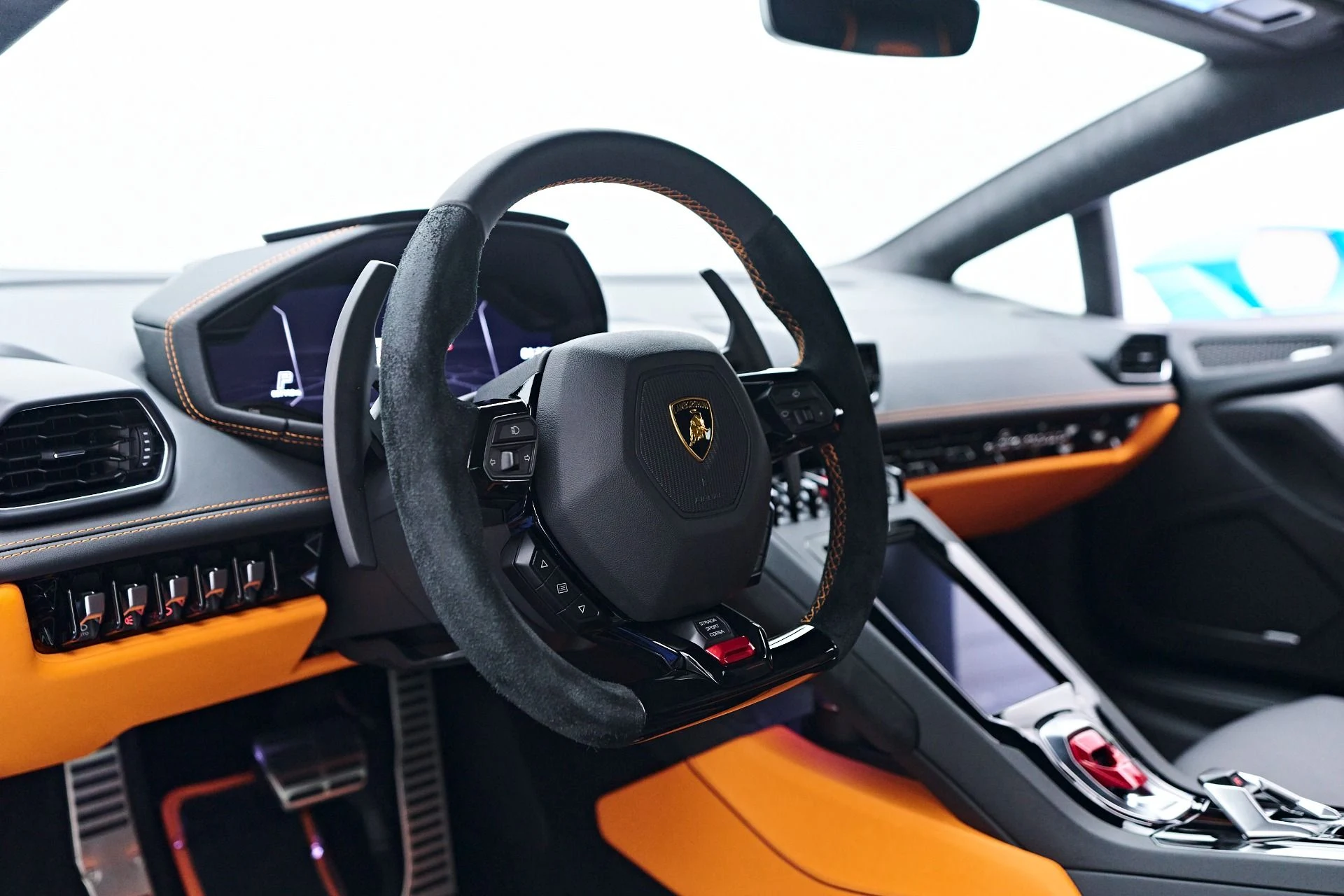 mph048_2684677898_Used_2022_Lamborghini_Huracan_EVO_Base_1755812444_da20c78cf3