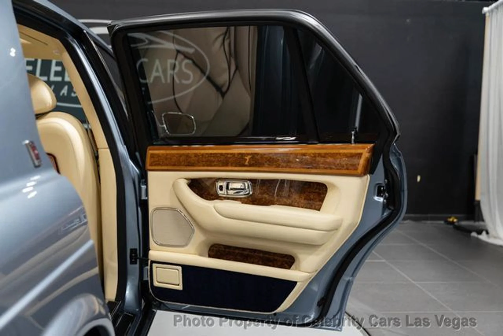 mph048_2704632970_used_2002_rolls_royce_silver_seraph_lastofline1of120forus170totalworldwide_9707_23079302_53_640_0069c72d0e