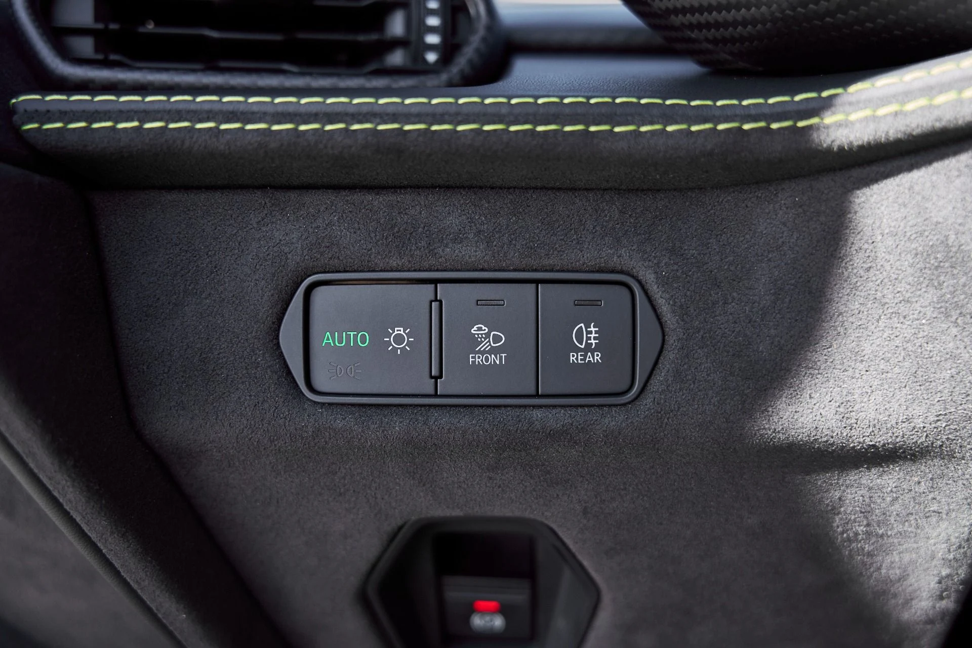 mph048_2742952981_Used_2025_Lamborghini_Revuelto_Base_1769824562_7d1bbb7303