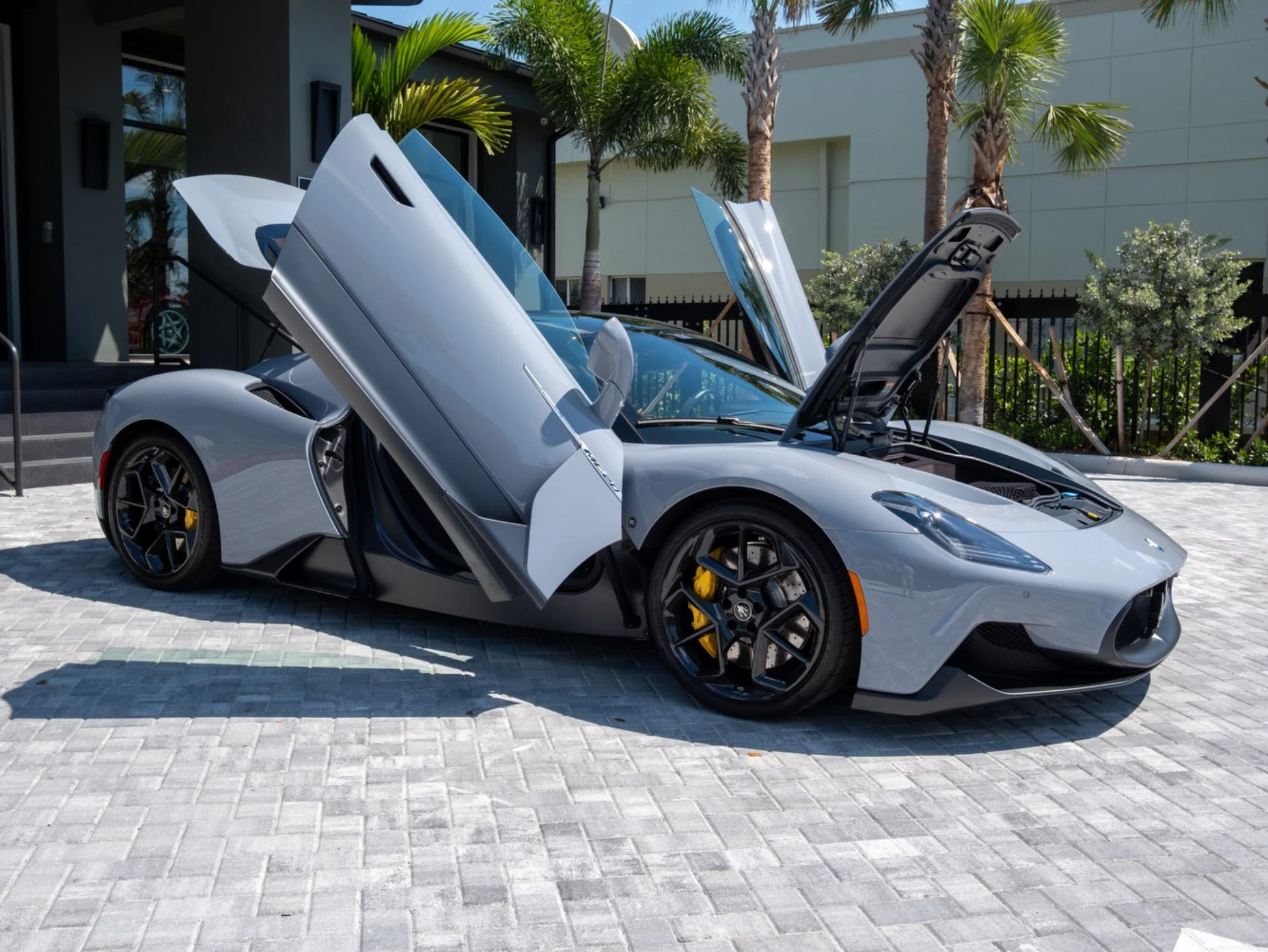 mph048_2743688490_Used_2023_Maserati_MC_20_1774904510_0bf445b740