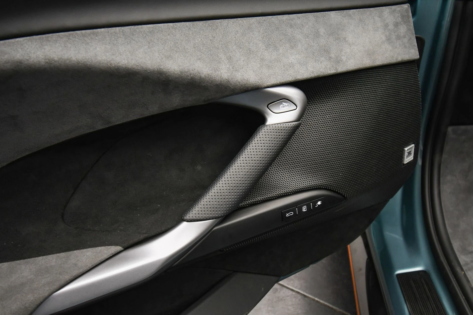 mph048_2781567587_9713a423834148019dd487d071c45813_8e836fb1b6