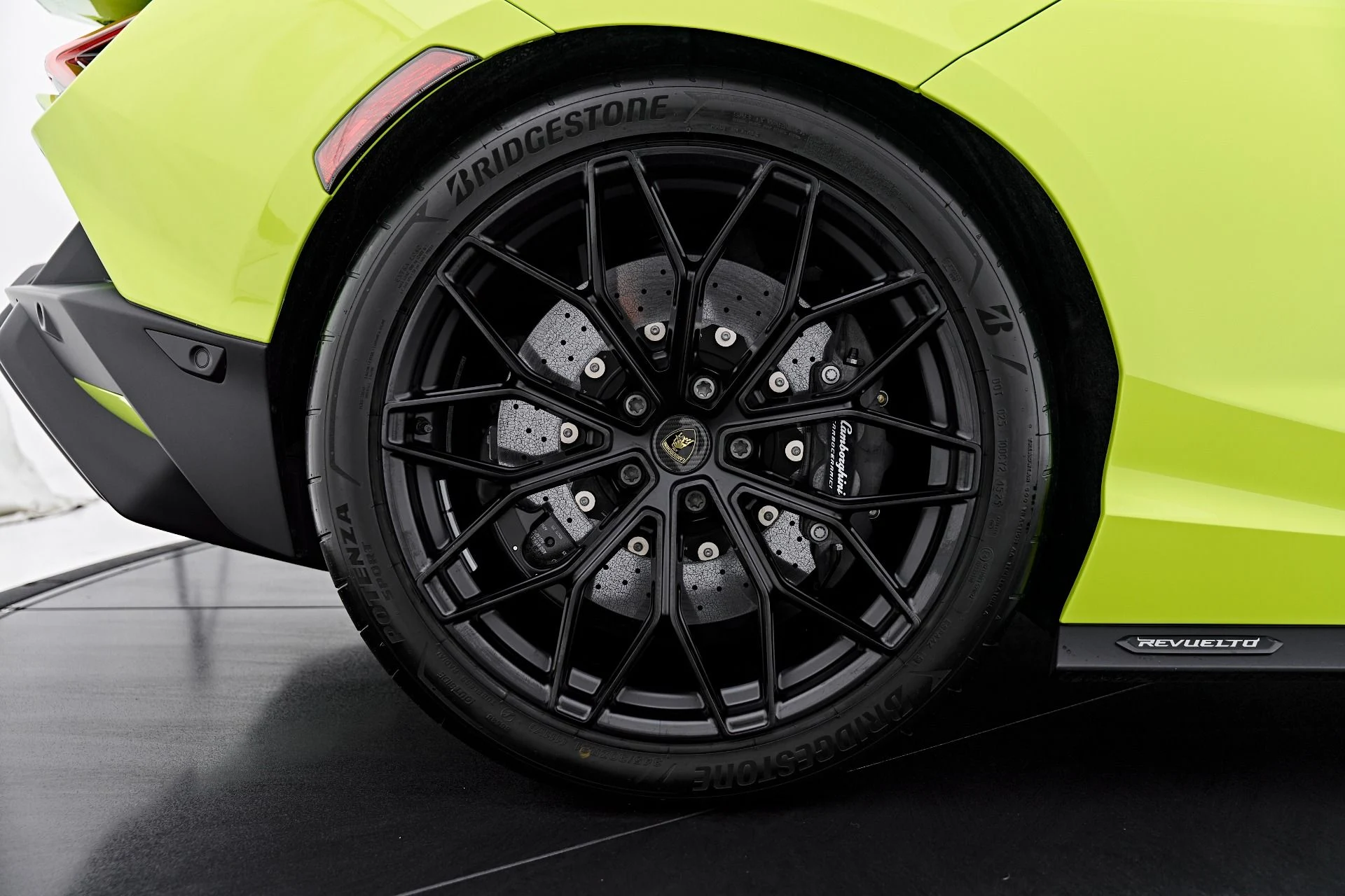 mph048_2794765529_Used_2026_Lamborghini_Revuelto_Base_1788485688_9b6a745037
