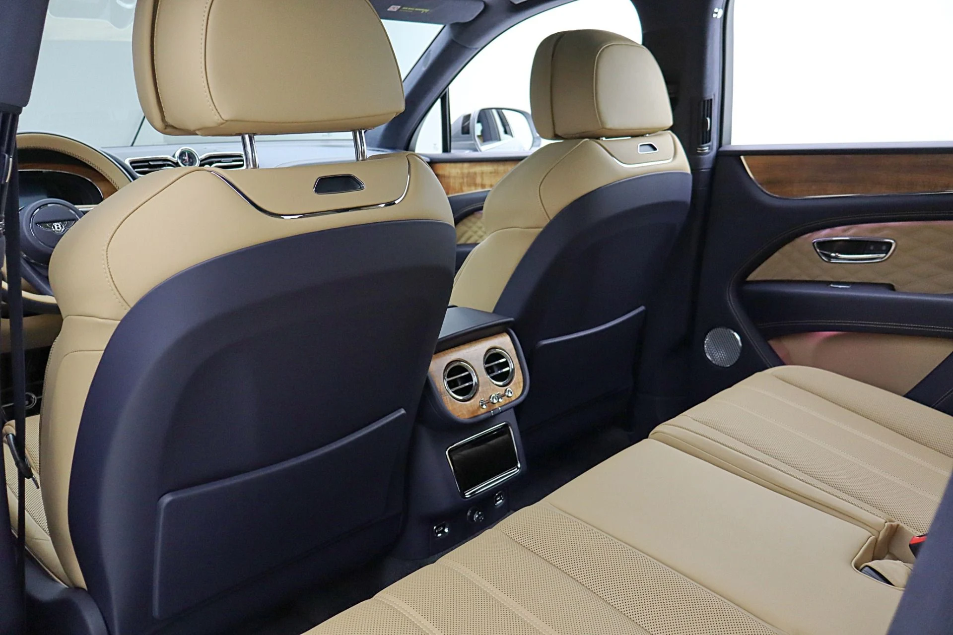 mph048_280488597_Used_2025_Bentley_Bentayga_Azure_V8_LEASE_OPTIONS_AVAILABLE_ec23dfaf67