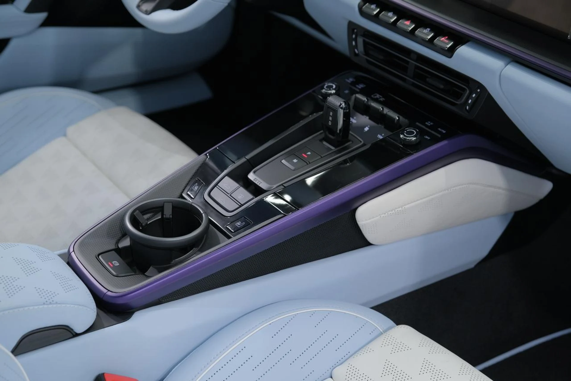 mph048_28246980_b5d40ff09ef83efbb1f632b0c3675f64_540bcf37fb