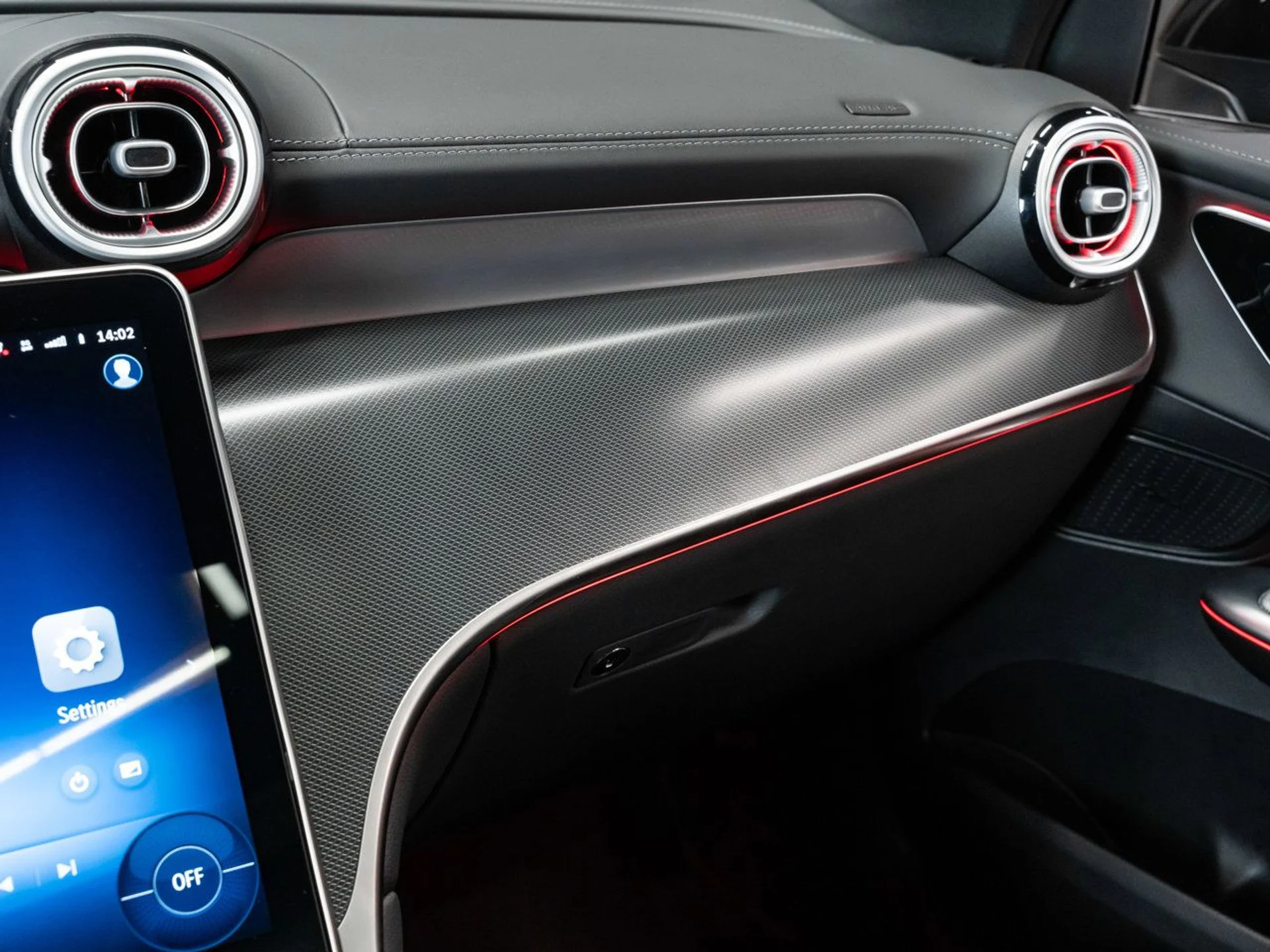 mph048_2825337489_mercedes_benz_glc_2025_dc72e31946