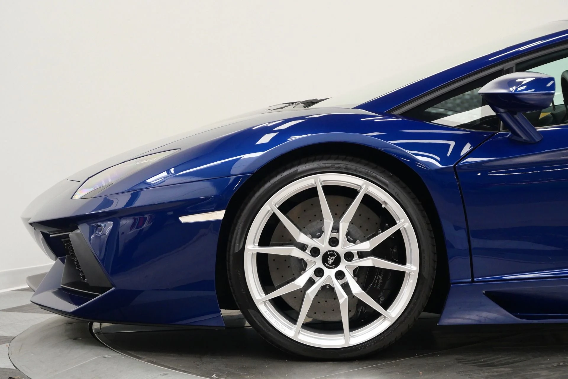 mph048_284538856_Used_2014_Lamborghini_Aventador_LP_700_4_Beautiful_Color_Combination_Transparent_Engine_Bonnet_1774983686_e5db468d73