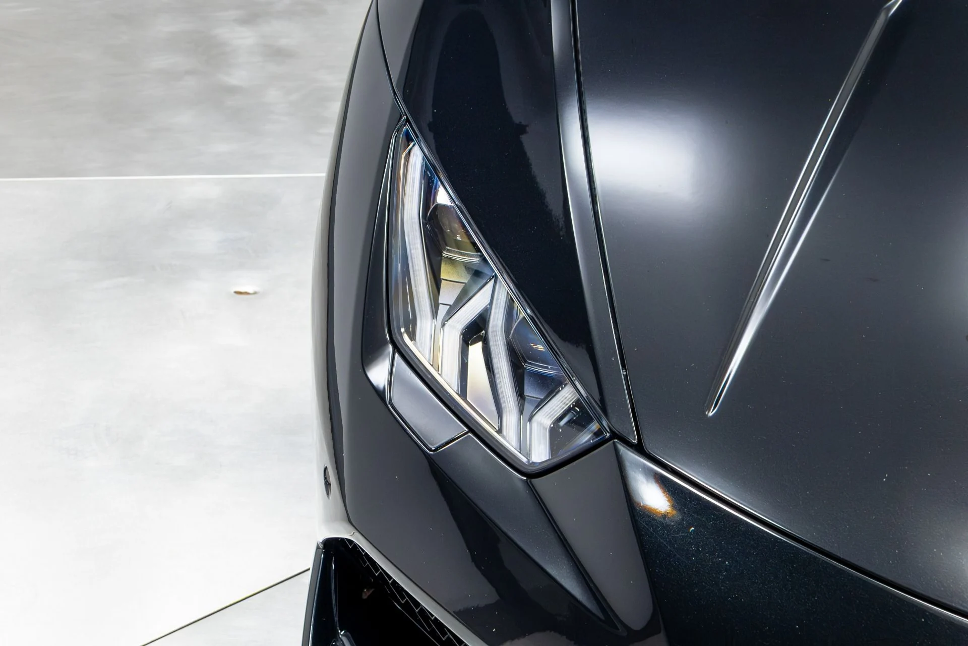 mph048_286849343_Used_2017_Lamborghini_Huracan_1775865662_1da716c77c