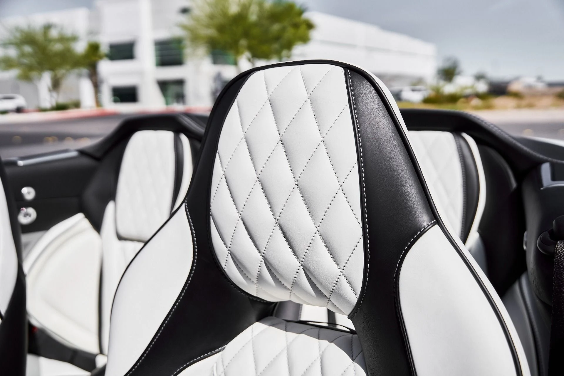 mph048_2879134190_Used_2017_Aston_Martin_Vanquish_Volante_1773797527_1c030aa749