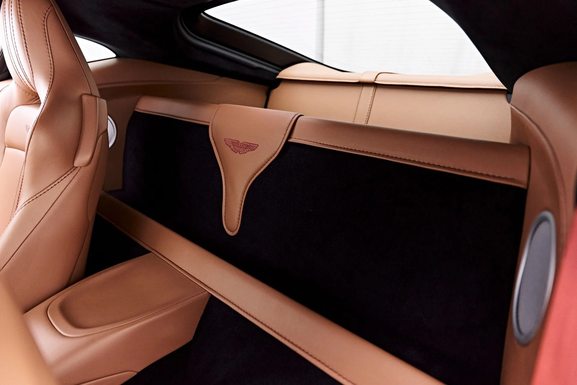 mph048_2883560605_Used_2020_Aston_Martin_Vantage_Base_1777504326_2411a8b51c