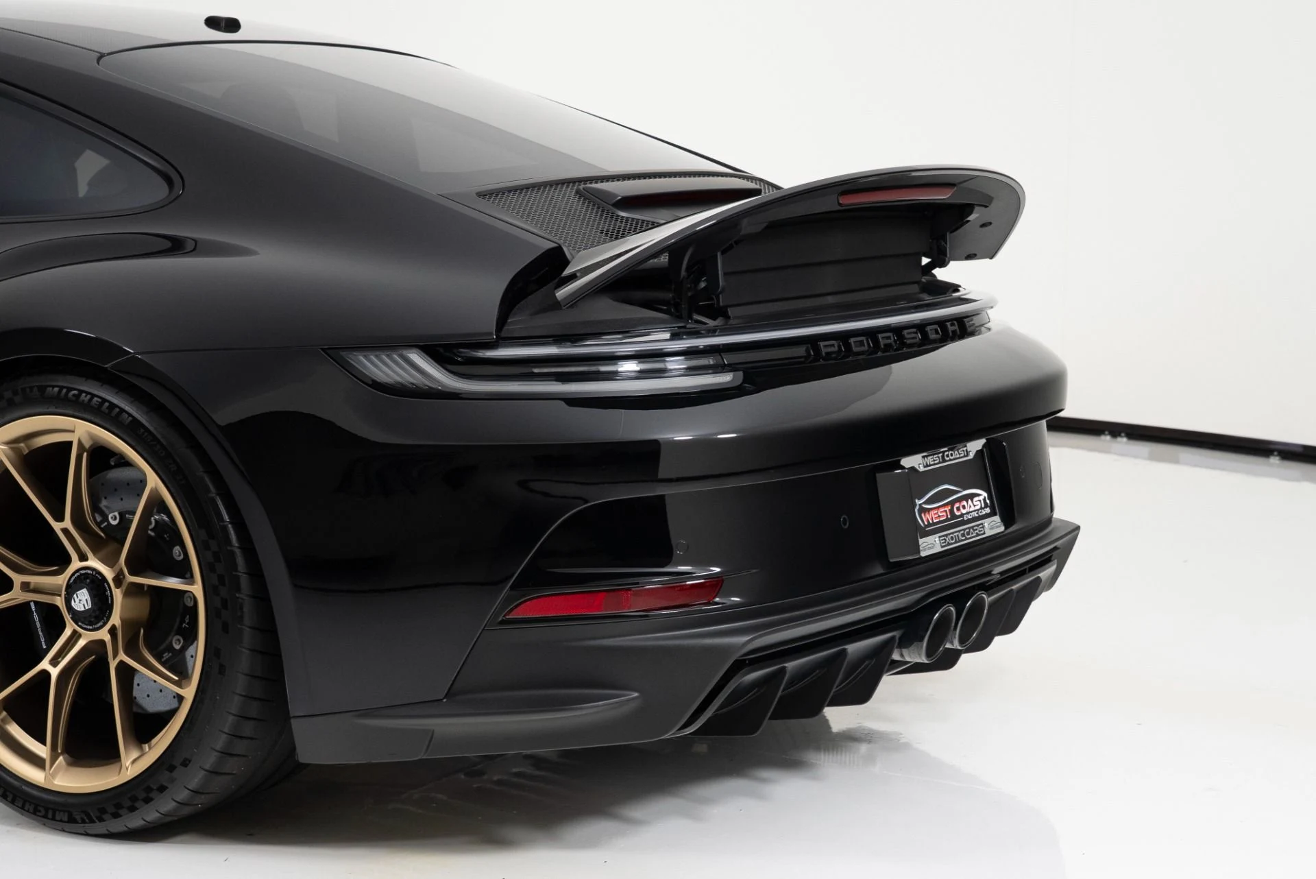 mph048_2888675865_Used_2024_Porsche_911_GT_3_Touring_1750205339_144cd45dba