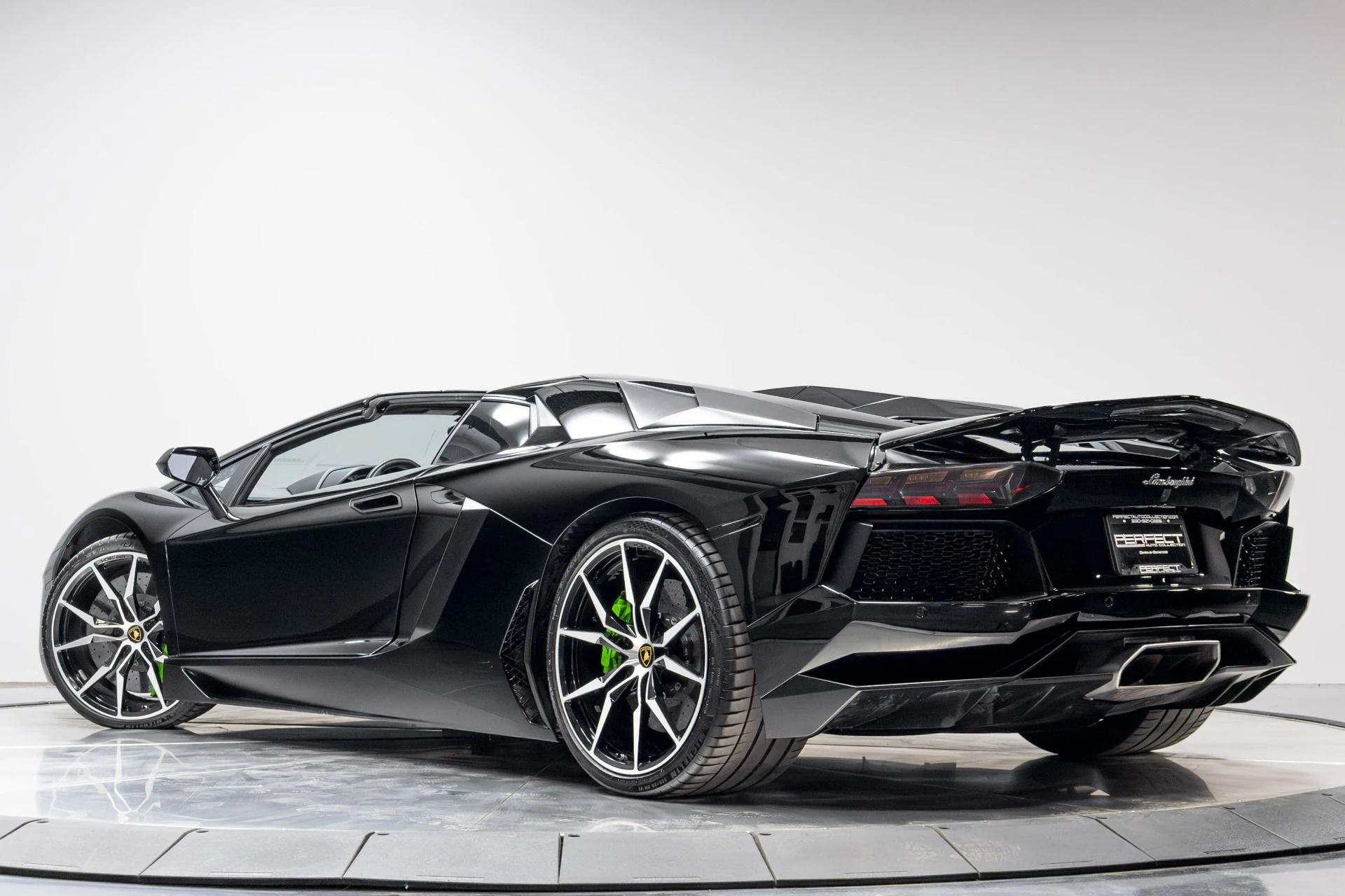 mph048_2904546300_Used_2015_Lamborghini_Aventador_LP_700_4_1780593182_d0ecaa9666