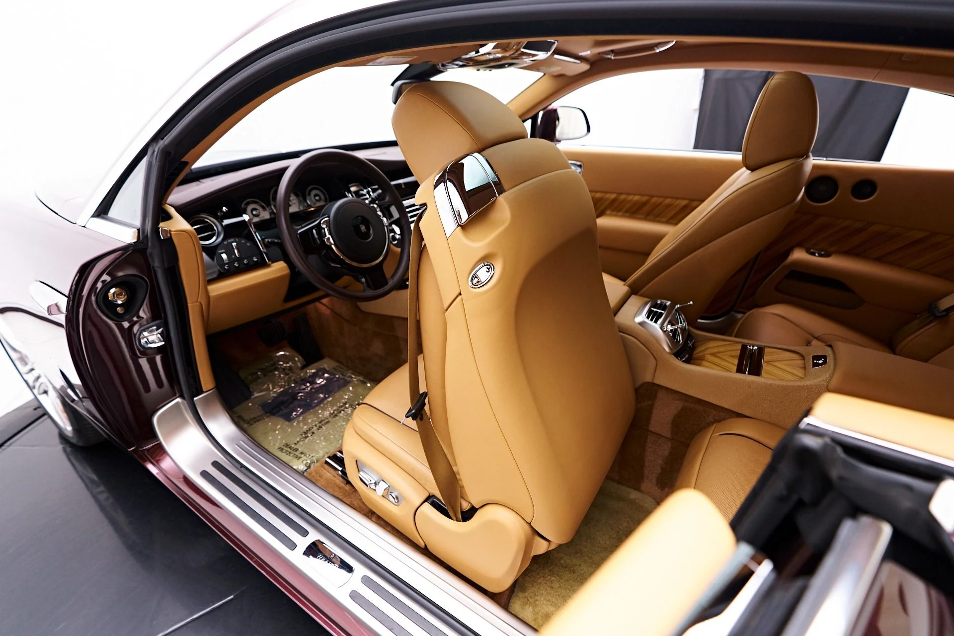mph048_2922159646_Used_2015_Rolls_Royce_Wraith_Base_1757113621_dd5e9a981f