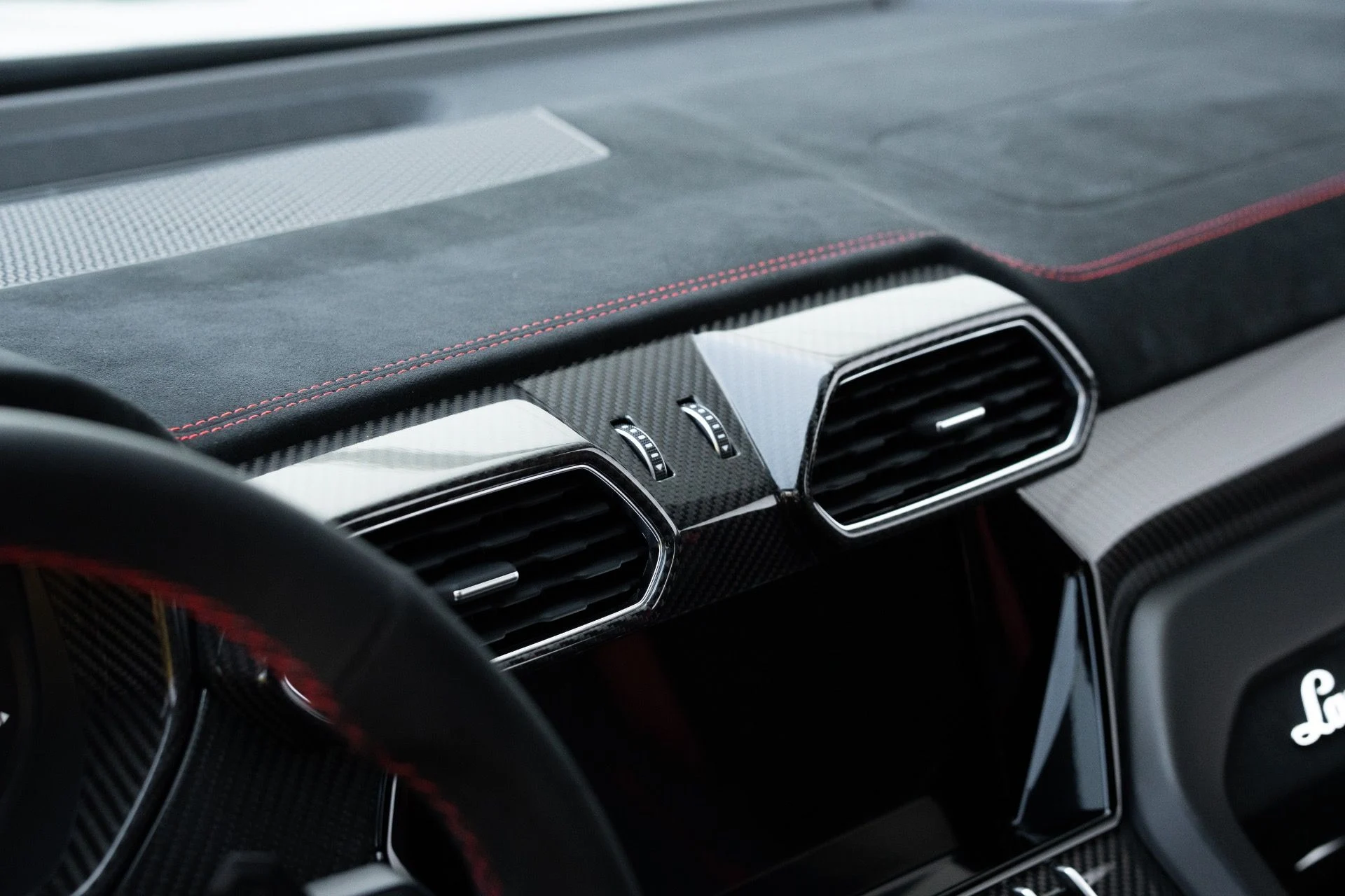 mph048_2956774115_Used_2024_Lamborghini_Urus_Performante_1770940170_22d5074e78