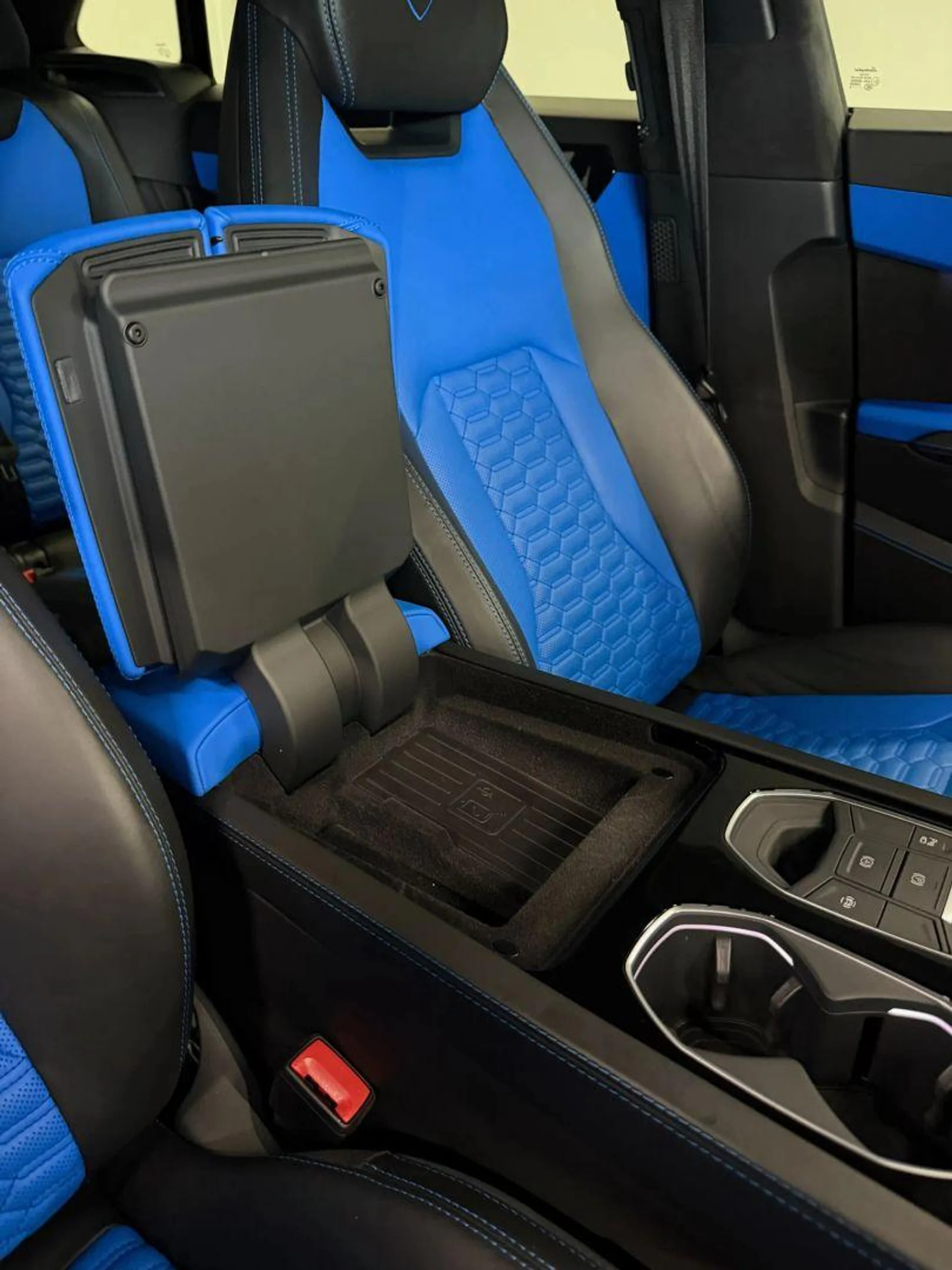 mph048_2972711532_Used_2019_Lamborghini_Urus_Sport_Utility_4_D_1784105698_bf3f06b661
