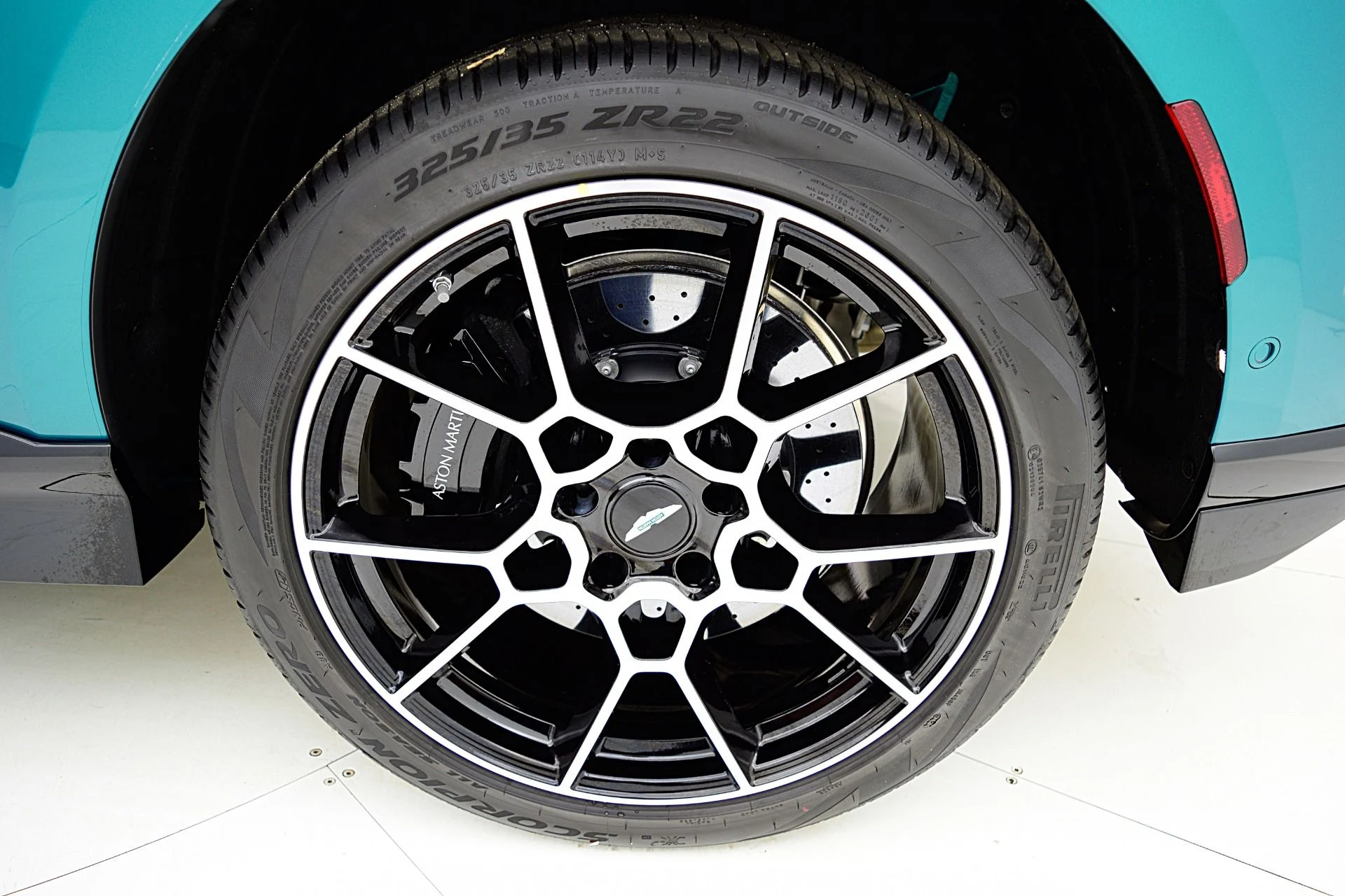 mph048_3016123028_New_2025_Aston_Martin_DBX_707_29e4a6241d