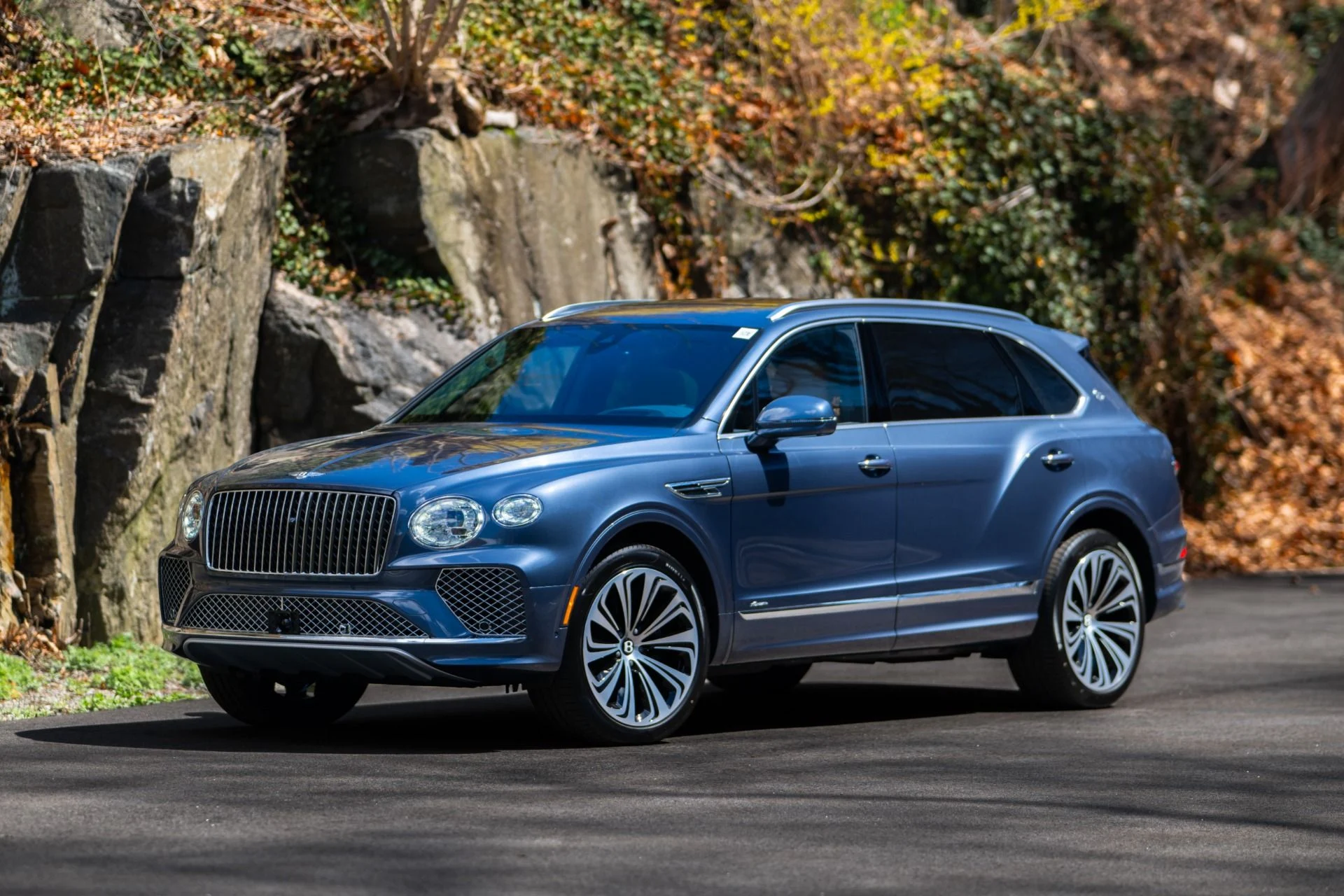 mph048_3030834204_Used_2025_Bentley_Bentayga_EWB_Azure_V8_1761149481_722269a2c6