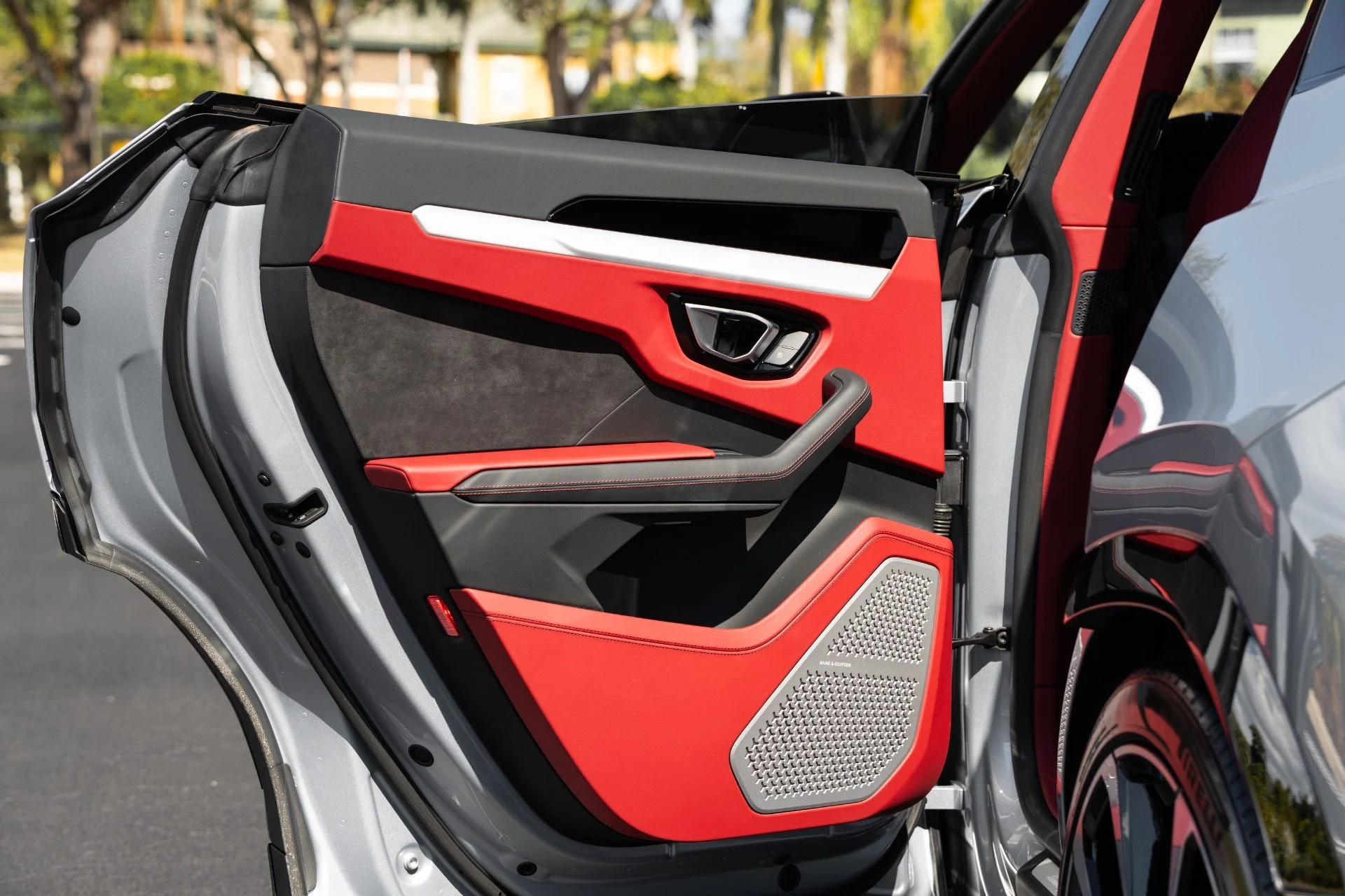 mph048_3046796612_Used_2022_Lamborghini_Urus_1770690392_c917b5e60a