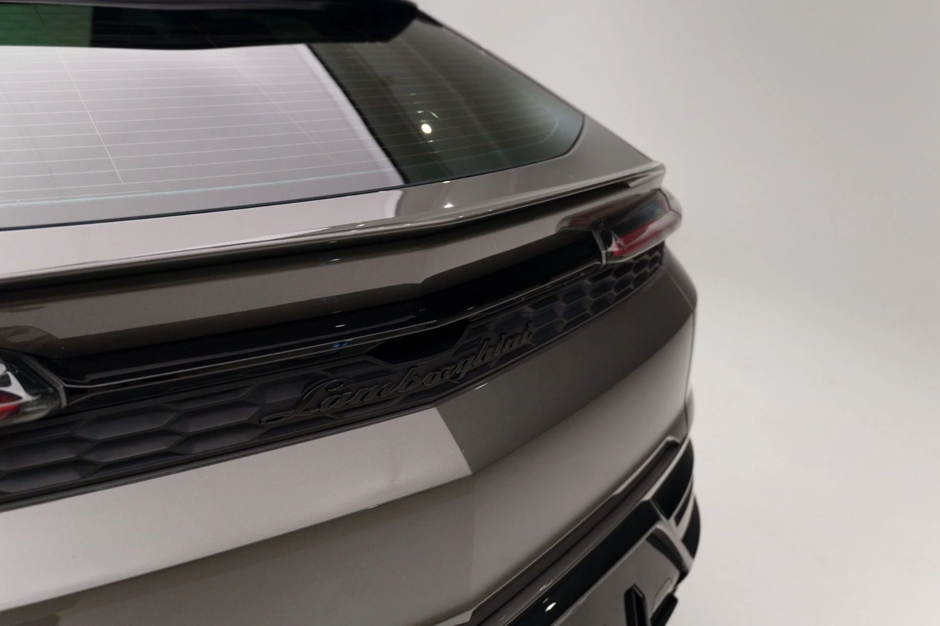 mph048_3059597632_Used_2025_Lamborghini_Urus_SE_1792099589_d9b515c41a