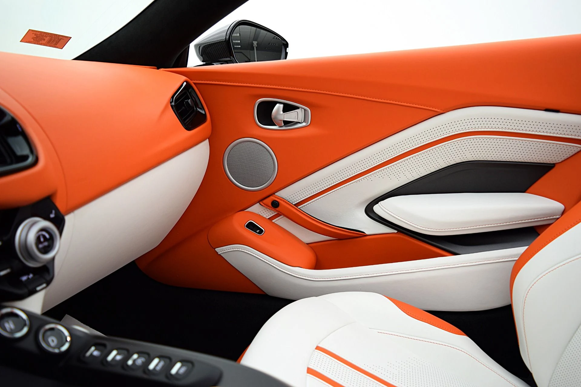 mph048_30614741_Used_2023_Aston_Martin_Vantage_Roadster_c8161572b9