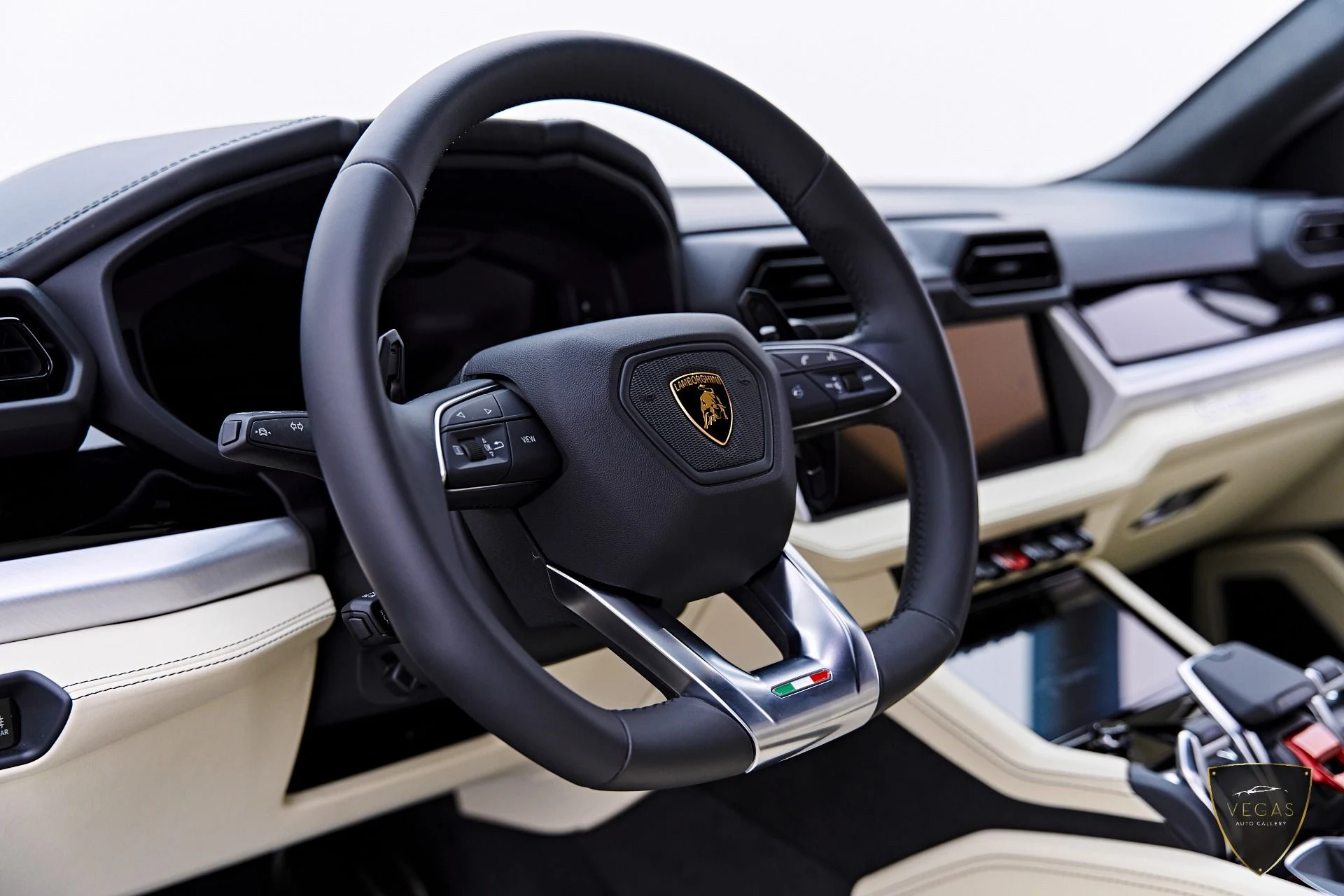 mph048_3064303584_Used_2026_Lamborghini_Urus_SE_1783419697_1903f97c6c