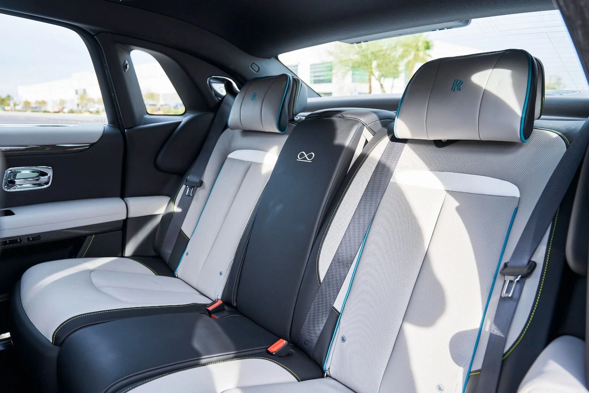 mph048_3071349235_Used_2025_Rolls_Royce_Ghost_Black_Badge_1769049538_226e25eaed