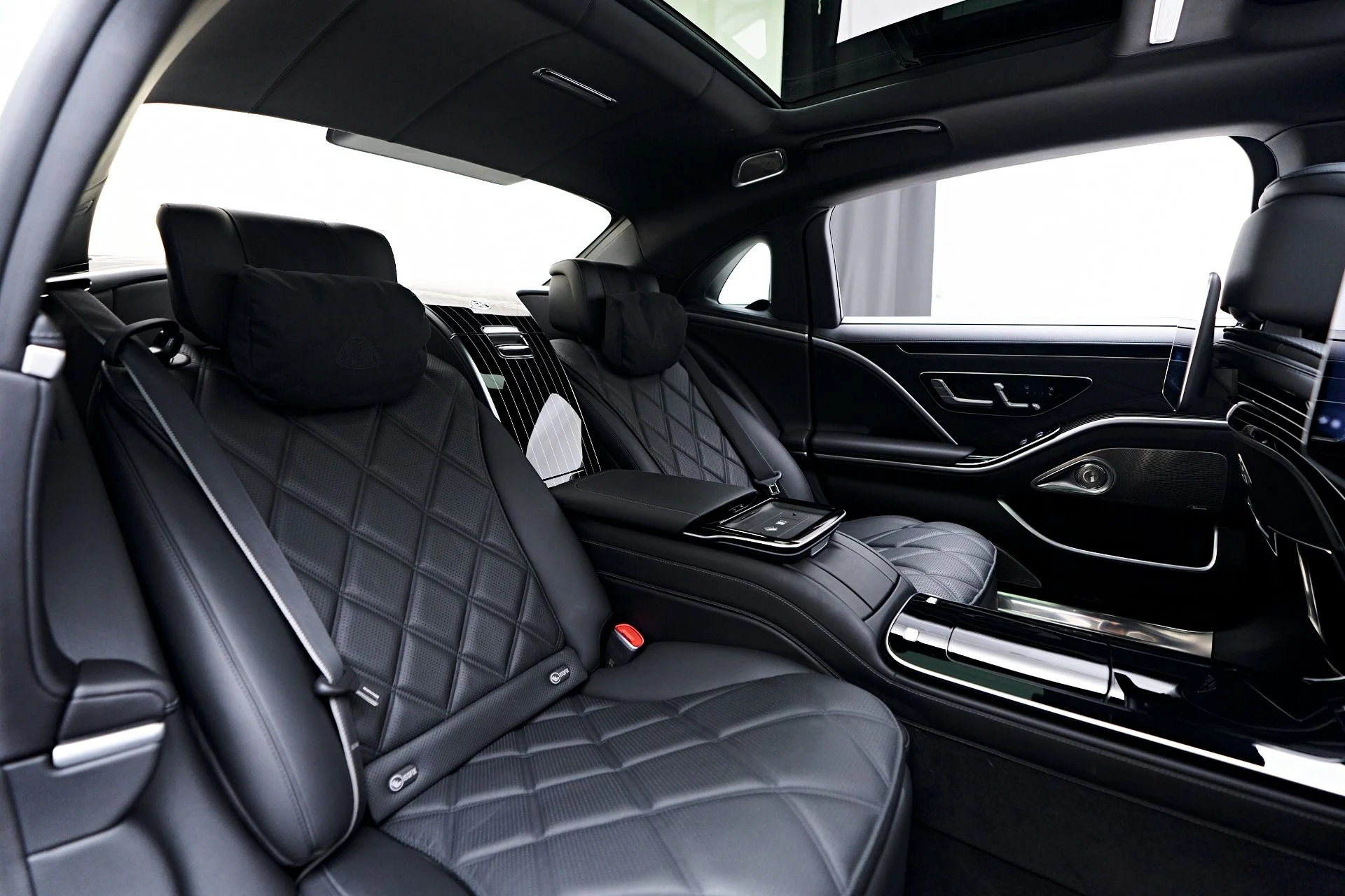 mph048_3102079317_Used_2025_Mercedes_Benz_S_Class_Maybach_S_580_1757004267_e10c6b5906