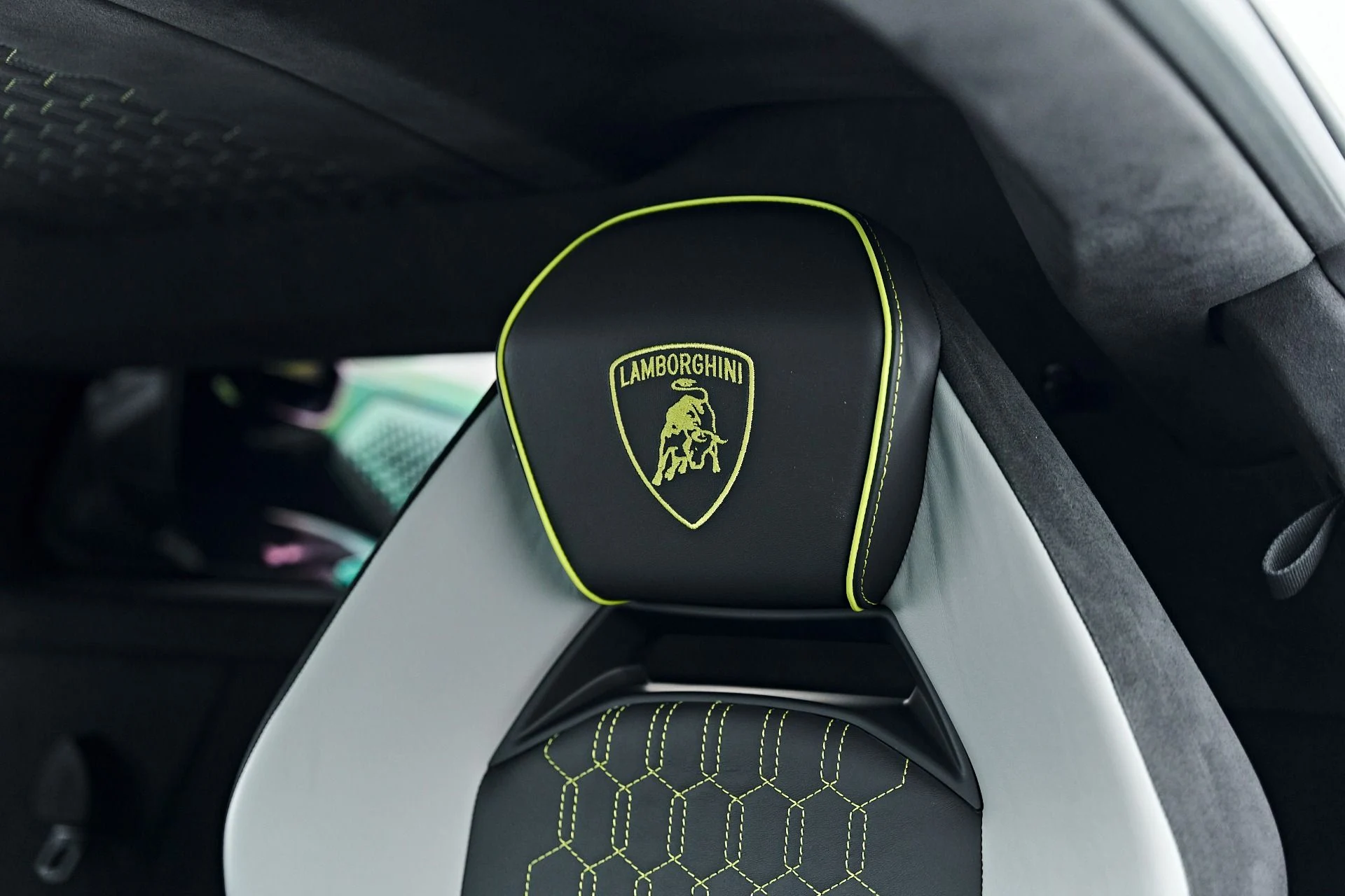 mph048_3109083080_Used_2024_Lamborghini_Revuelto_Base_1789697539_6f9b98ed4c