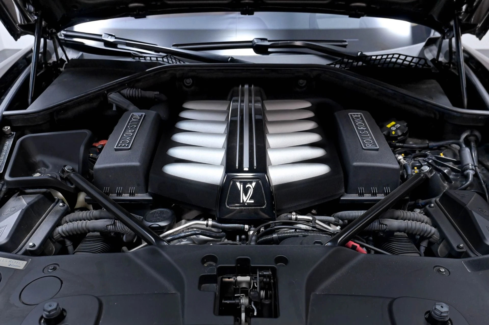 mph048_3109702624_Used_2014_Rolls_Royce_Wraith_1783020984_42048cd365
