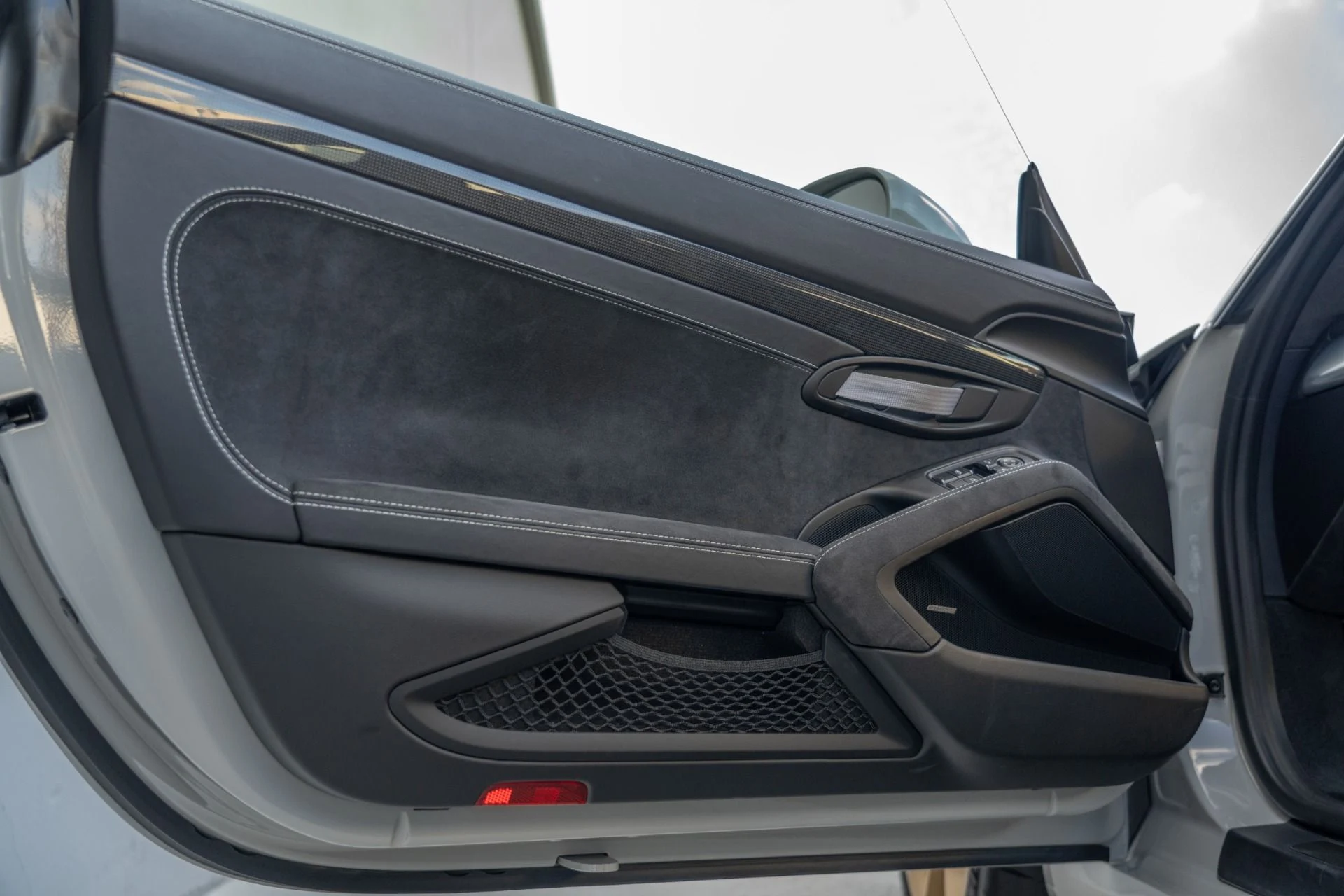 mph048_3133532650_Used_2019_Porsche_911_GT_3_RS_1759431879_360ef4482e