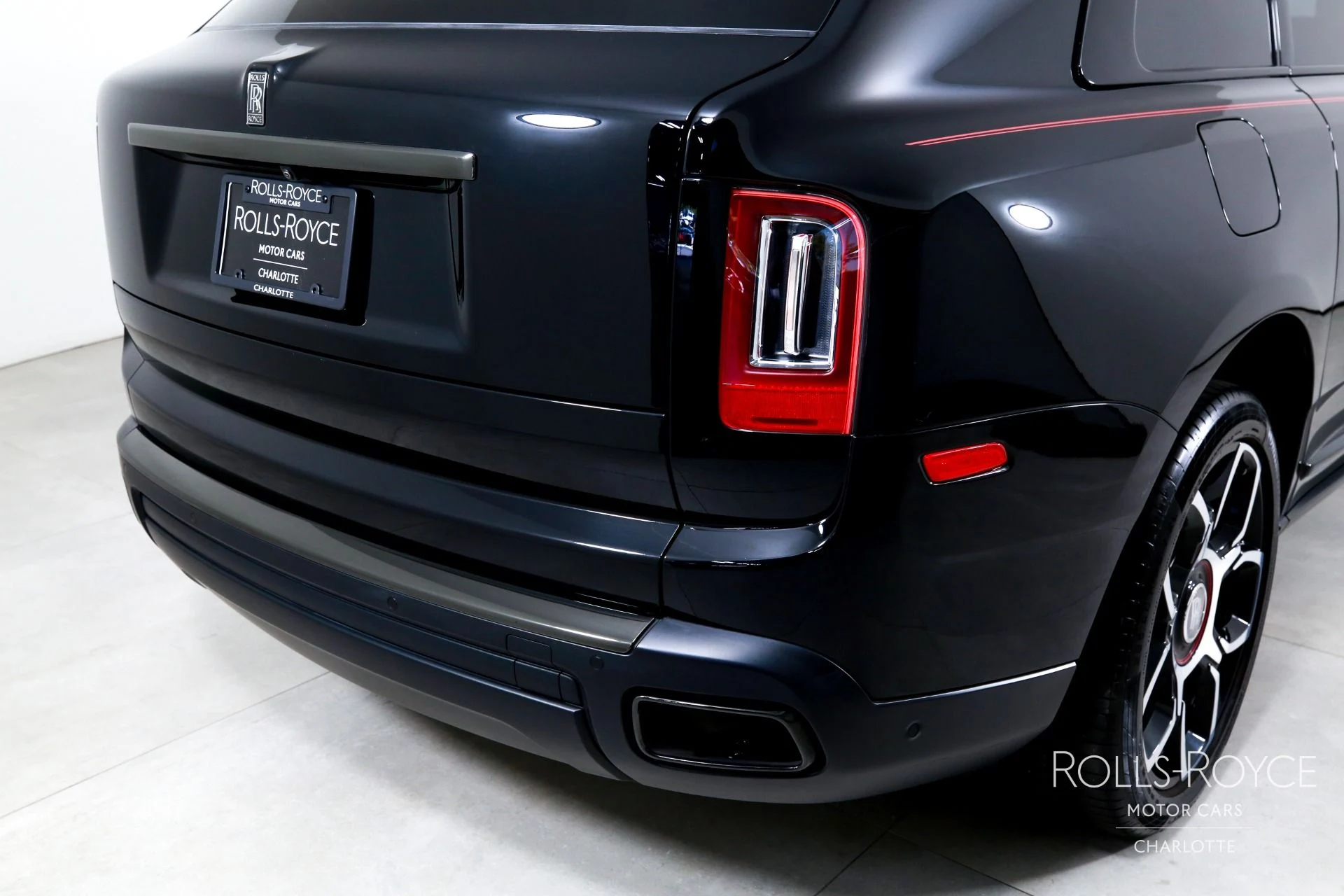 mph048_3167535669_Used_2020_Rolls_Royce_Cullinan_Black_Badge_1760478762_426f34a517