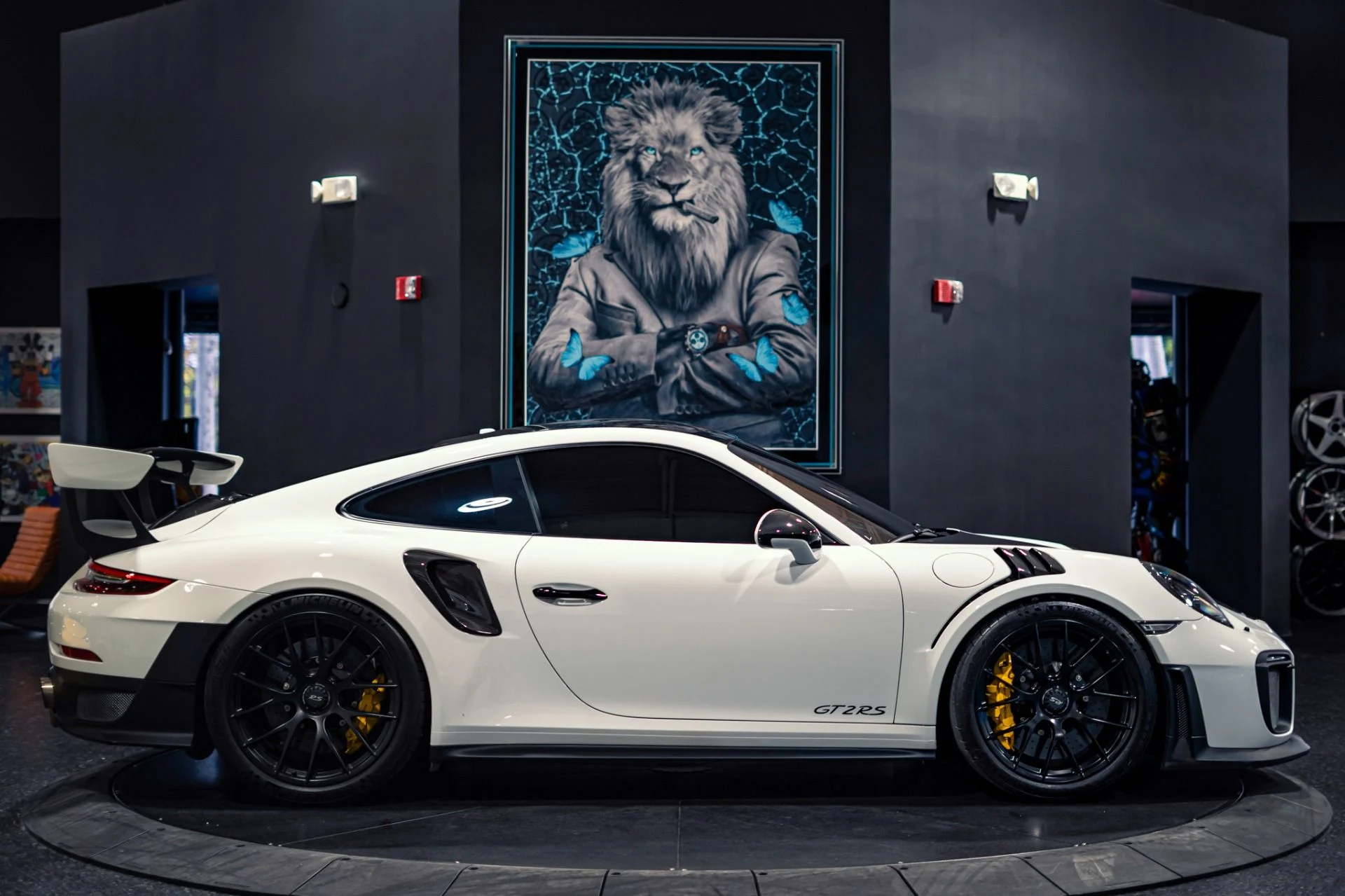 mph048_3188804756_Used_2018_Porsche_911_GT_2_RS_1777474085_160cba736e