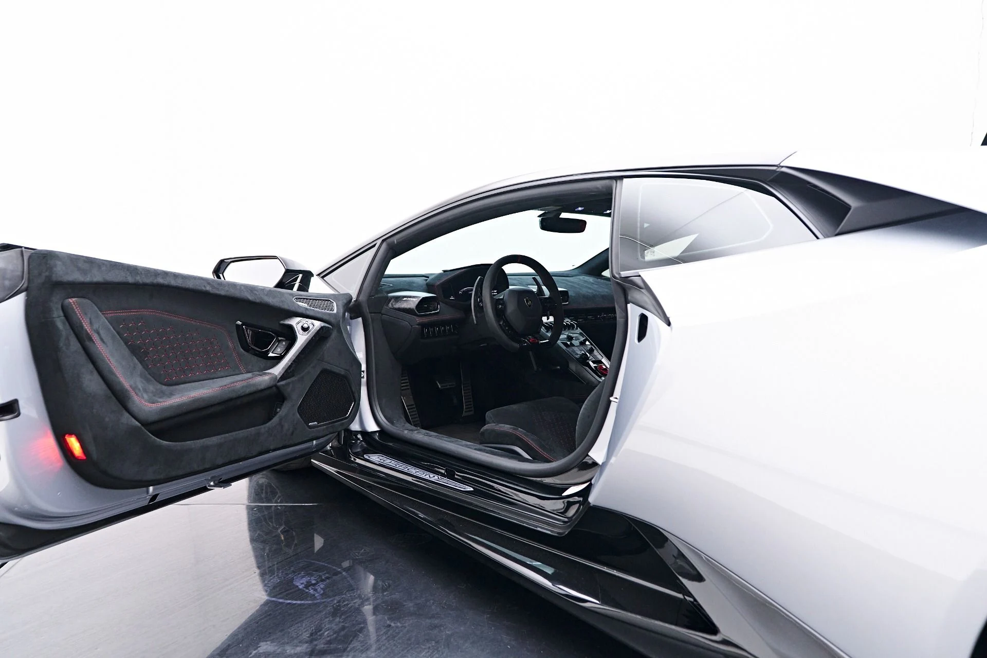 mph048_3226847137_Used_2018_Lamborghini_Huracan_Performante_1761069188_c3760c8d9f