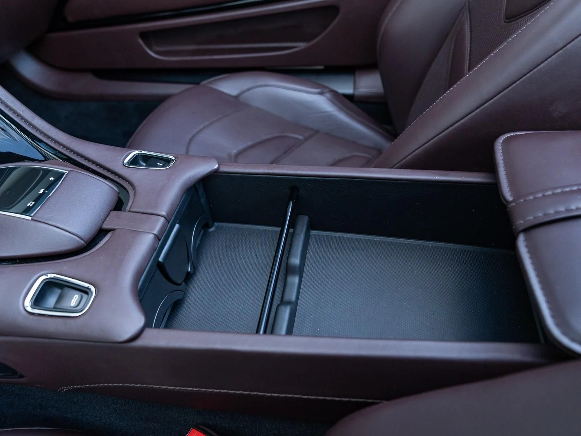 mph048_3228838100_Used_2020_Aston_Martin_DBS_Superleggera_1761685644_718ce88c51