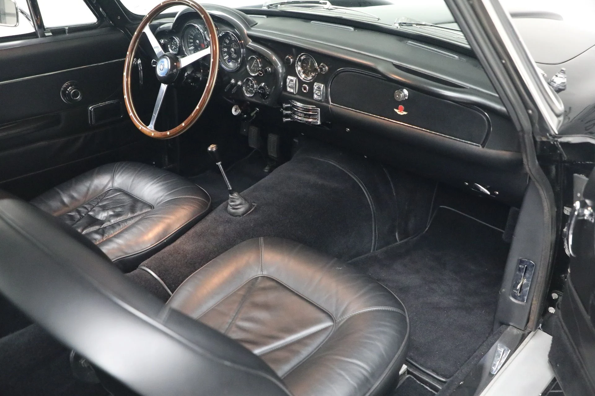 mph048_3230955772_Used_1968_Aston_Martin_DB_6_1793123624_0147dfb14b
