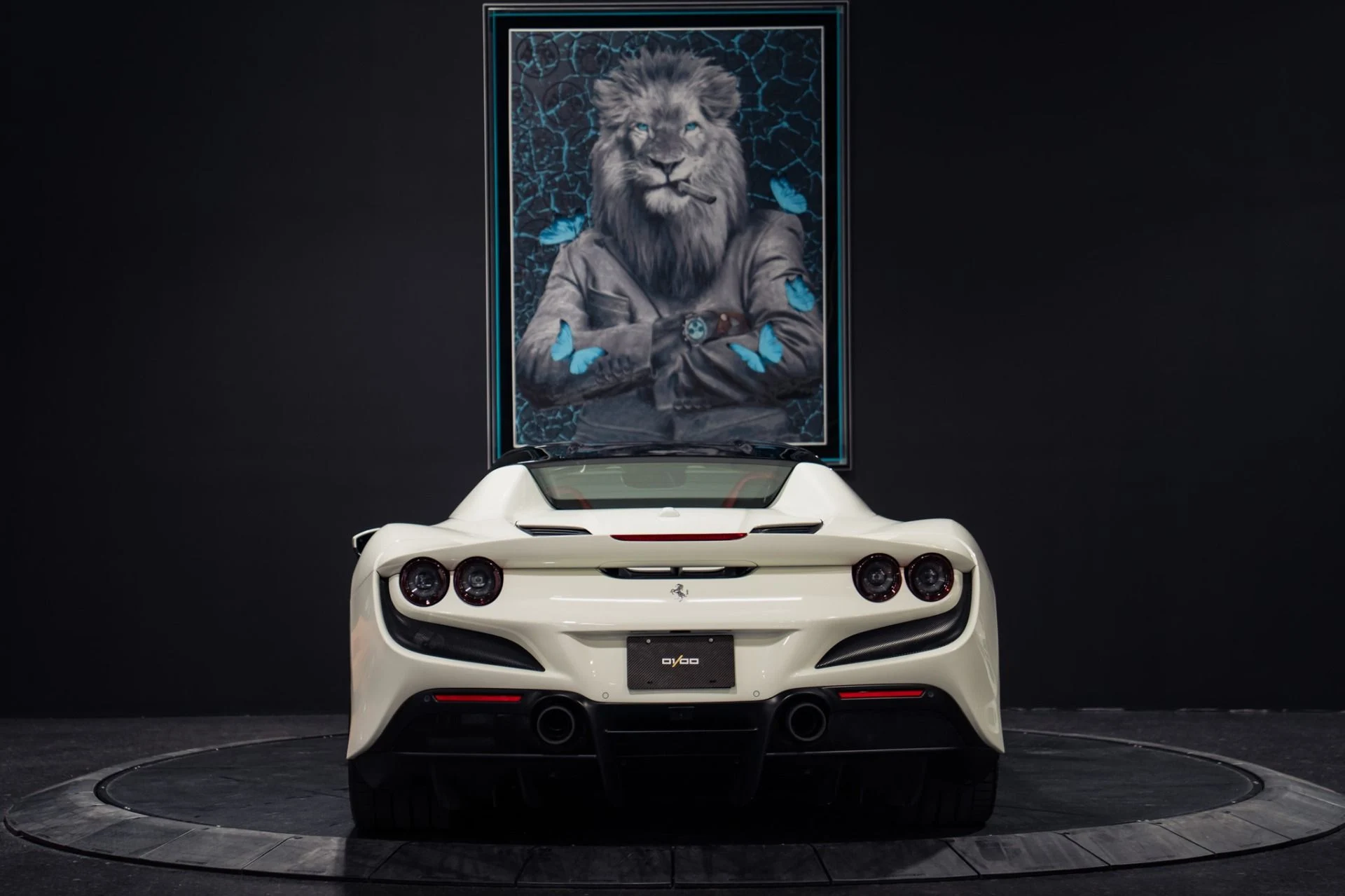 mph048_3244349812_Used_2023_Ferrari_F8_Spider_Passenger_Display_Front_Lift_1786468942_05ef72902b