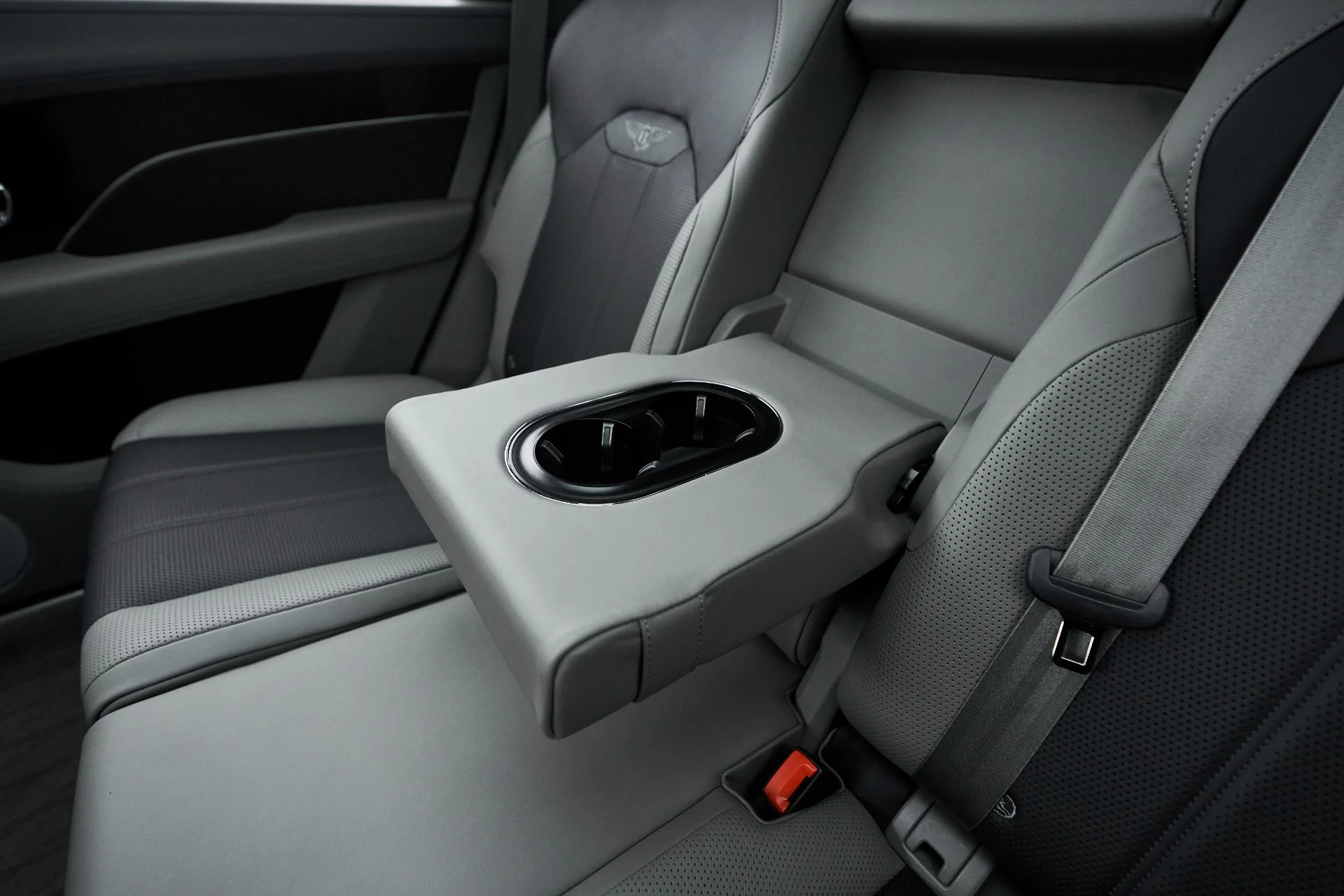 mph048_3244774728_Used_2023_Bentley_Bentayga_EWB_Azure_1763502547_2628f7d4c5