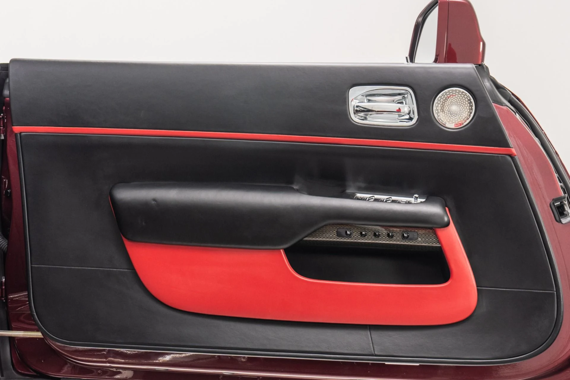 mph048_3249342247_Used_2019_Rolls_Royce_Dawn_Black_Badge_1773693933_6698c100dd