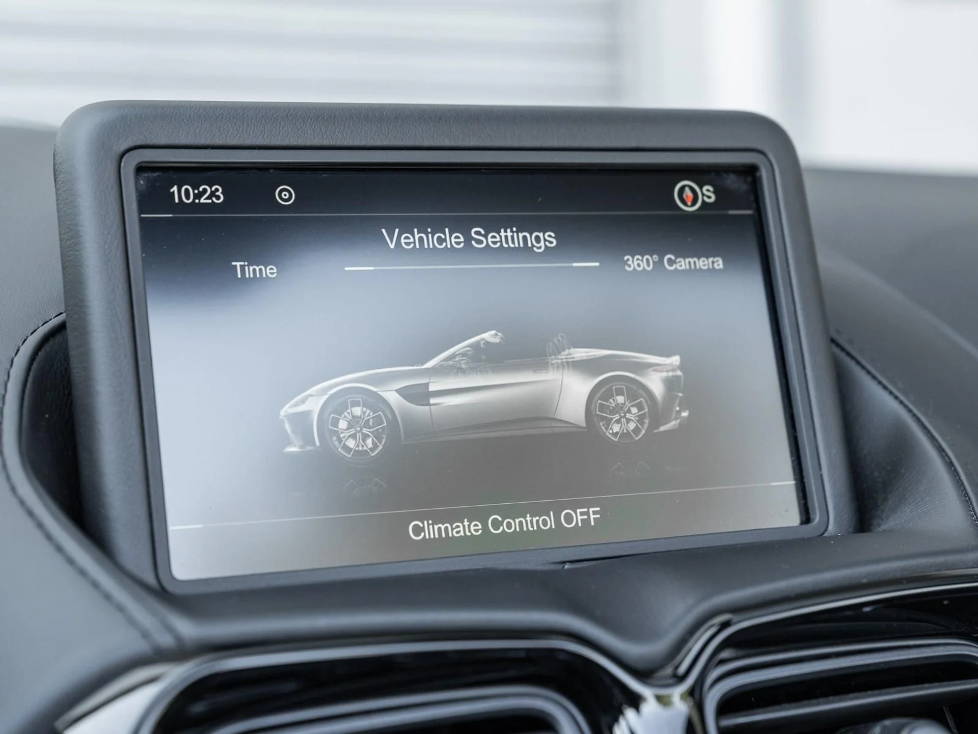 mph048_3250266092_Used_2021_Aston_Martin_Vantage_1763409997_4275e862be