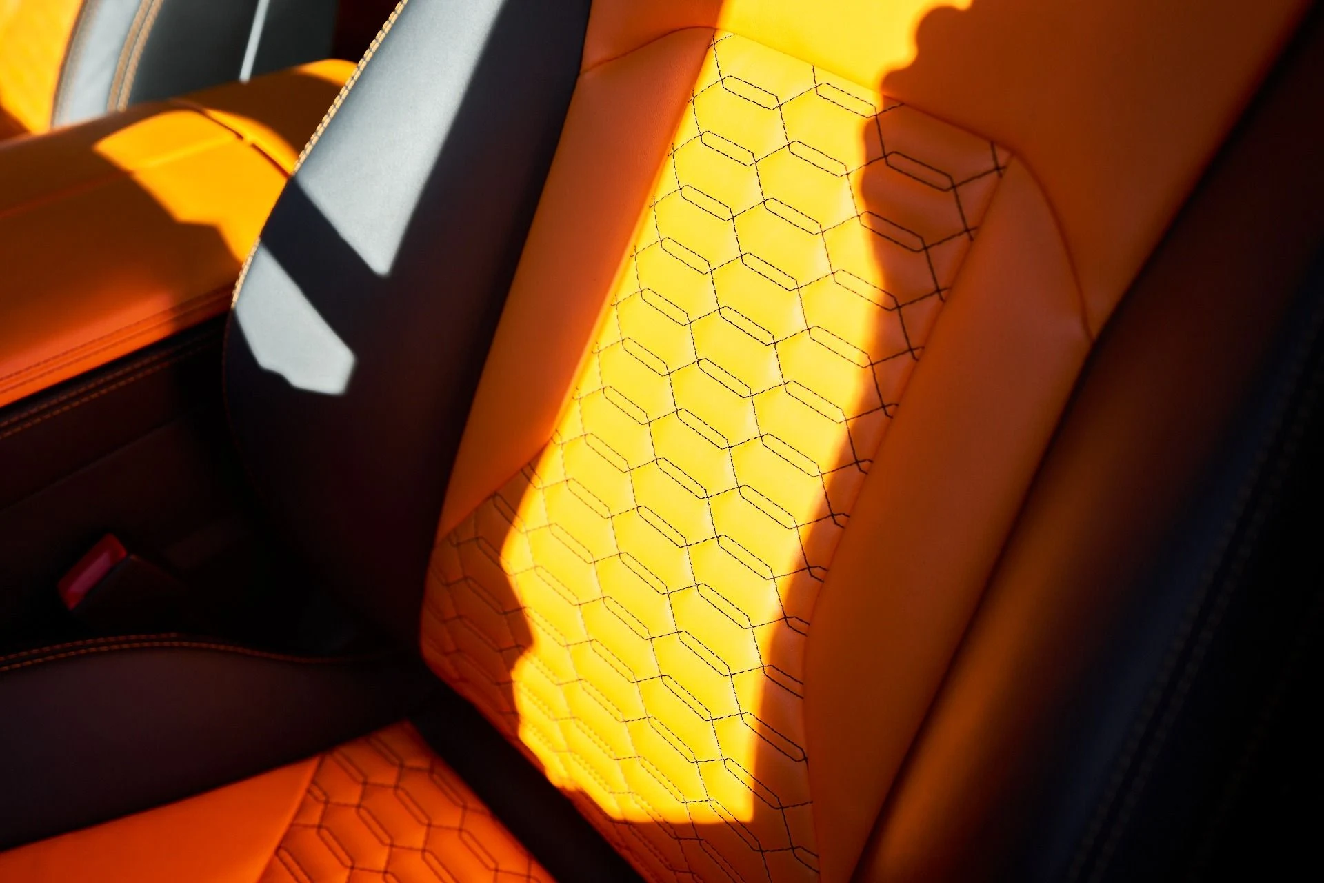 mph048_325536369_Used_2022_Lamborghini_Urus_Base_1759562066_507aa77f94