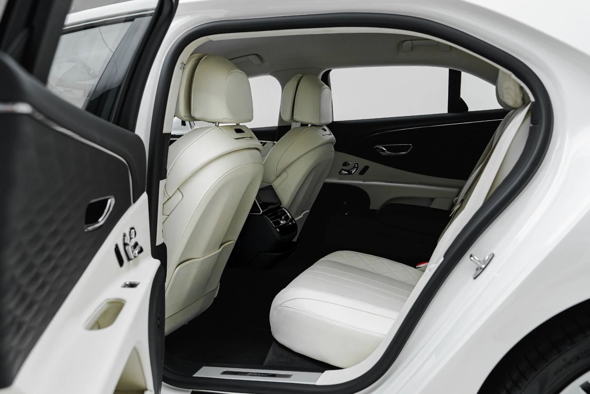 mph048_3283216202_Used_2024_Bentley_Flying_Spur_Speed_1793378302_9b7766ebb6