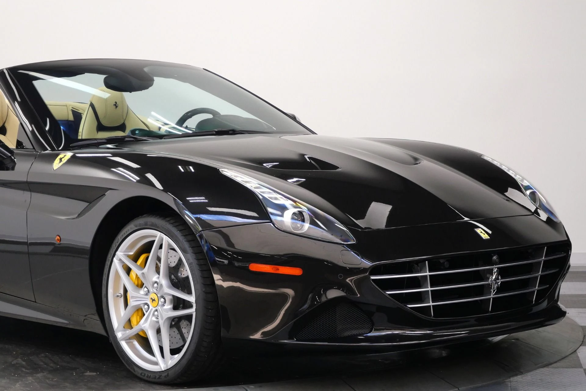 mph048_3283971751_Used_2015_Ferrari_California_T_Diamond_Quilted_Seats_Carbon_Fiber_Driving_Zone_1780071099_9f6fdf90e2