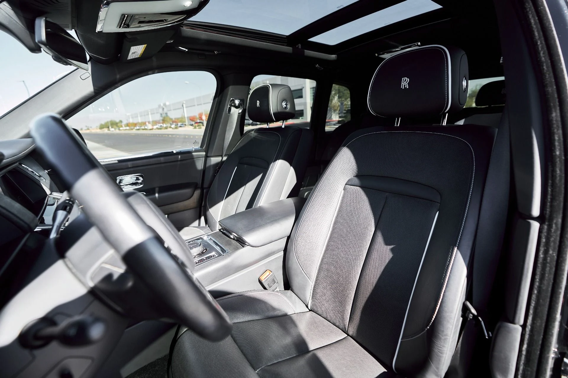 mph048_3286342850_Used_2019_Rolls_Royce_Cullinan_Base_1764382724_1fd74652c4