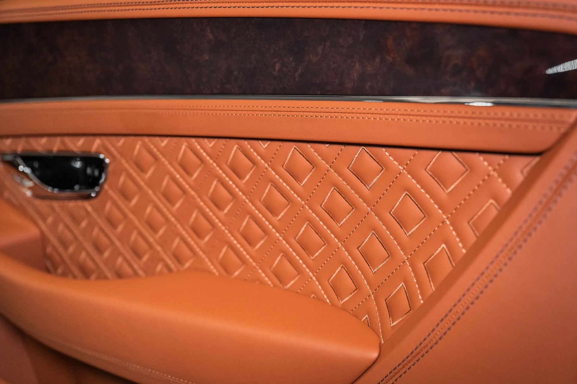 mph048_3293887627_Used_2022_Bentley_Continental_GTC_V8_1757170947_72af2cdfa8