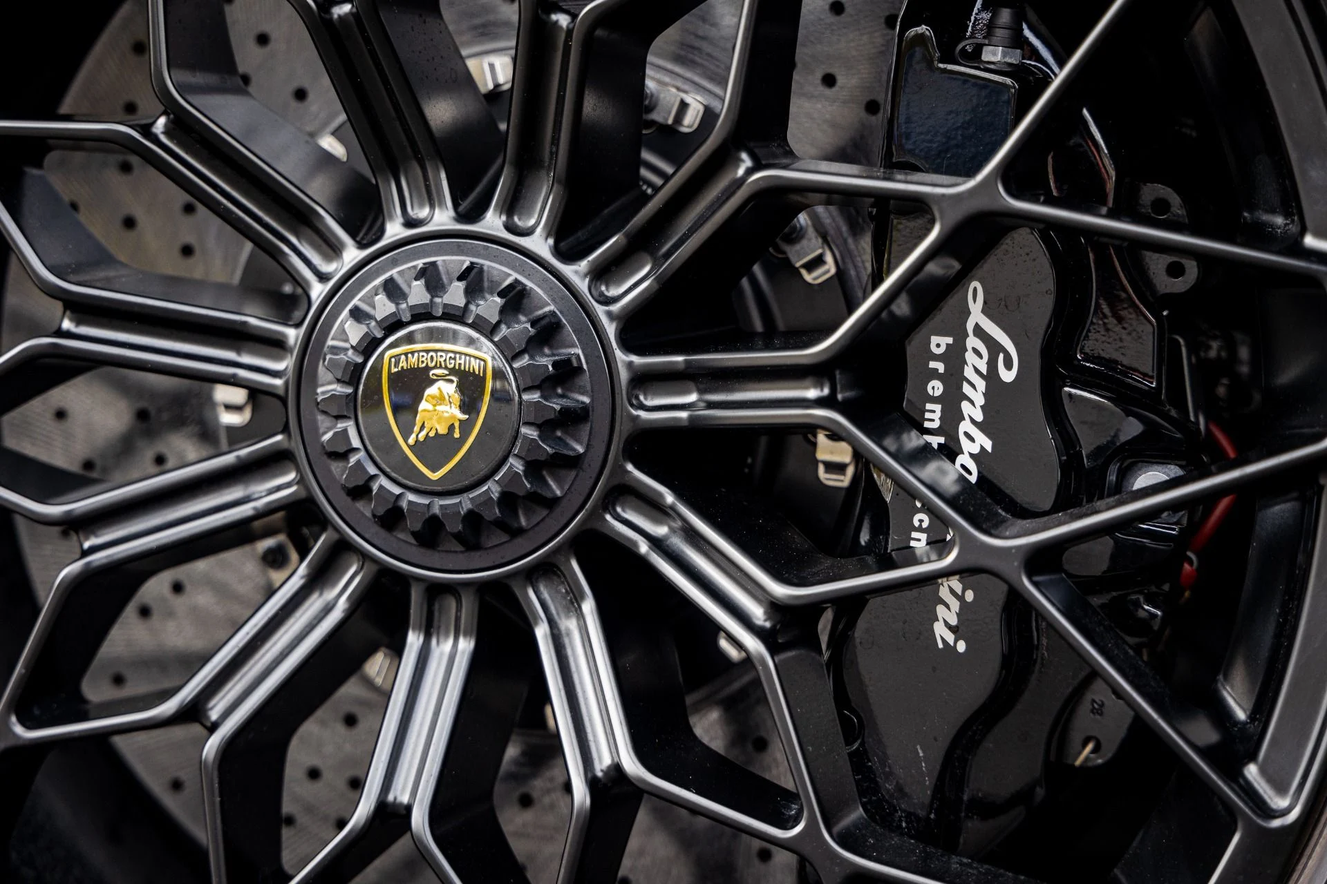 mph048_3315133209_Used_2023_Lamborghini_Huracan_STO_1724257778_e5e725fe5a